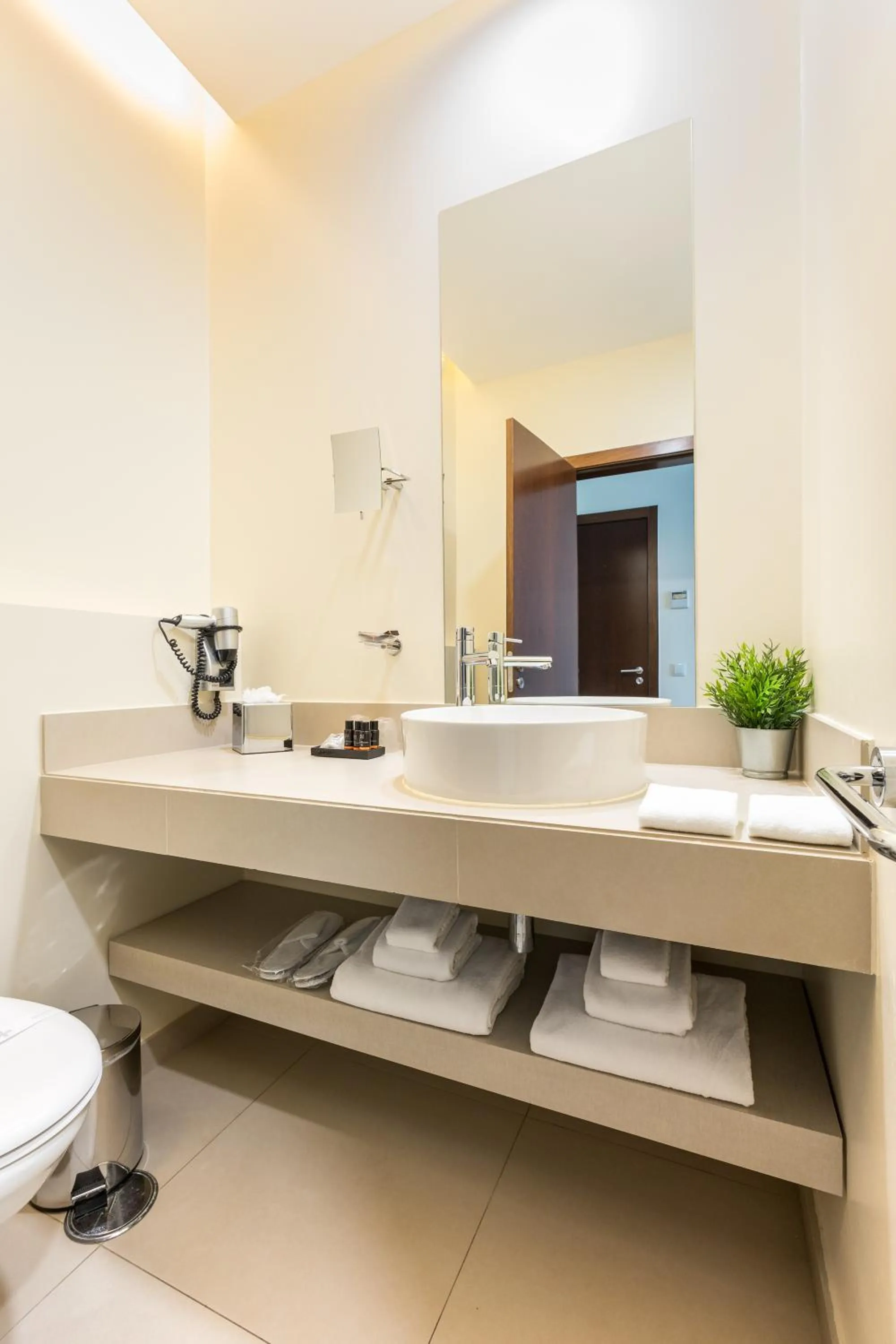 Three-Bedroom Suite with Sea View in NAU Salgados Dunas Suites