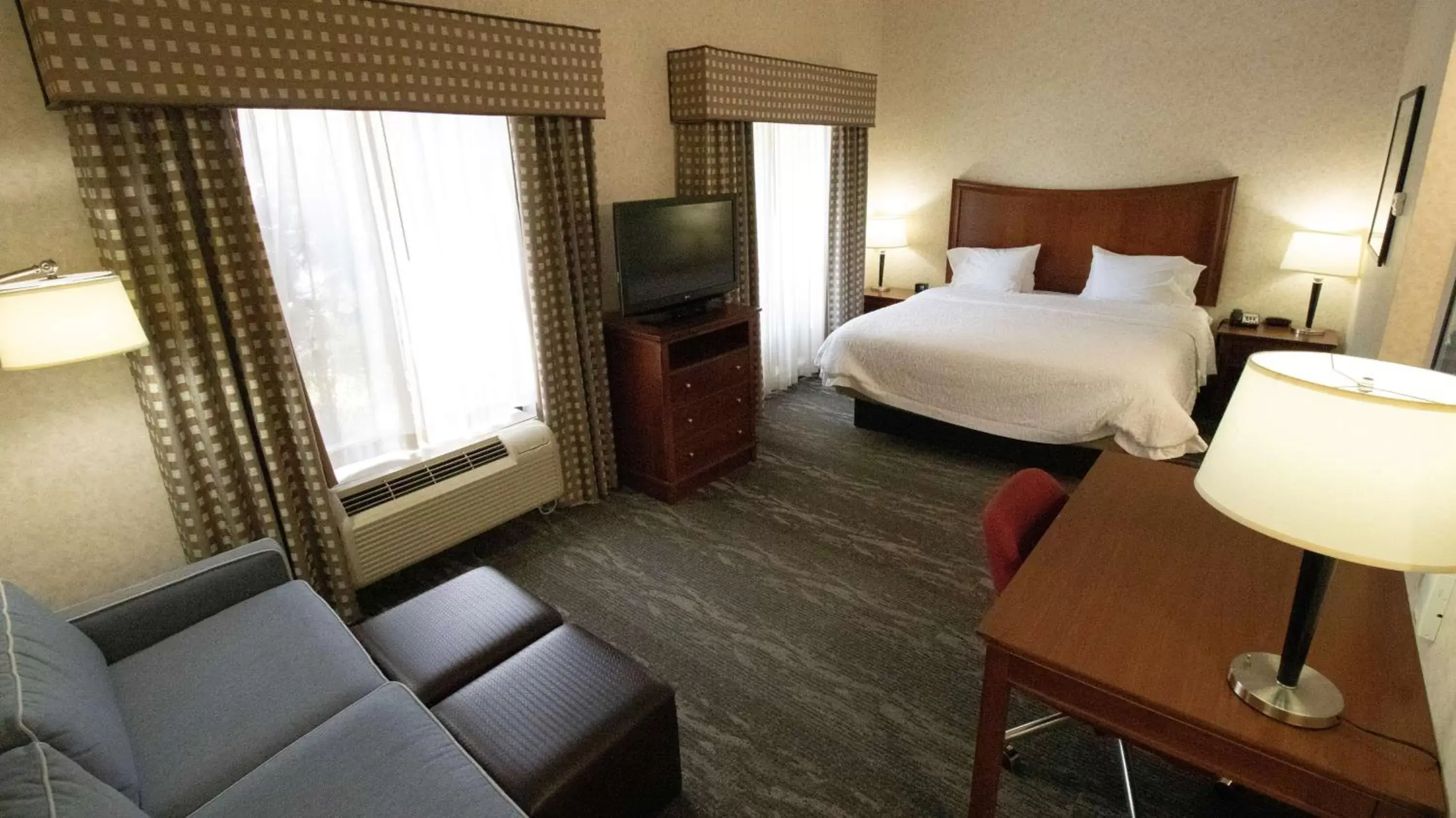 King Mobility/Hearing Accessible Roll in Shower Non-Smoking in Hampton Inn & Suites Richmond/Virginia Center King Mobility/Hearing Accessible Roll in Shower Non-Smoking in Hampton Inn & Suites Richmond/Virginia Center