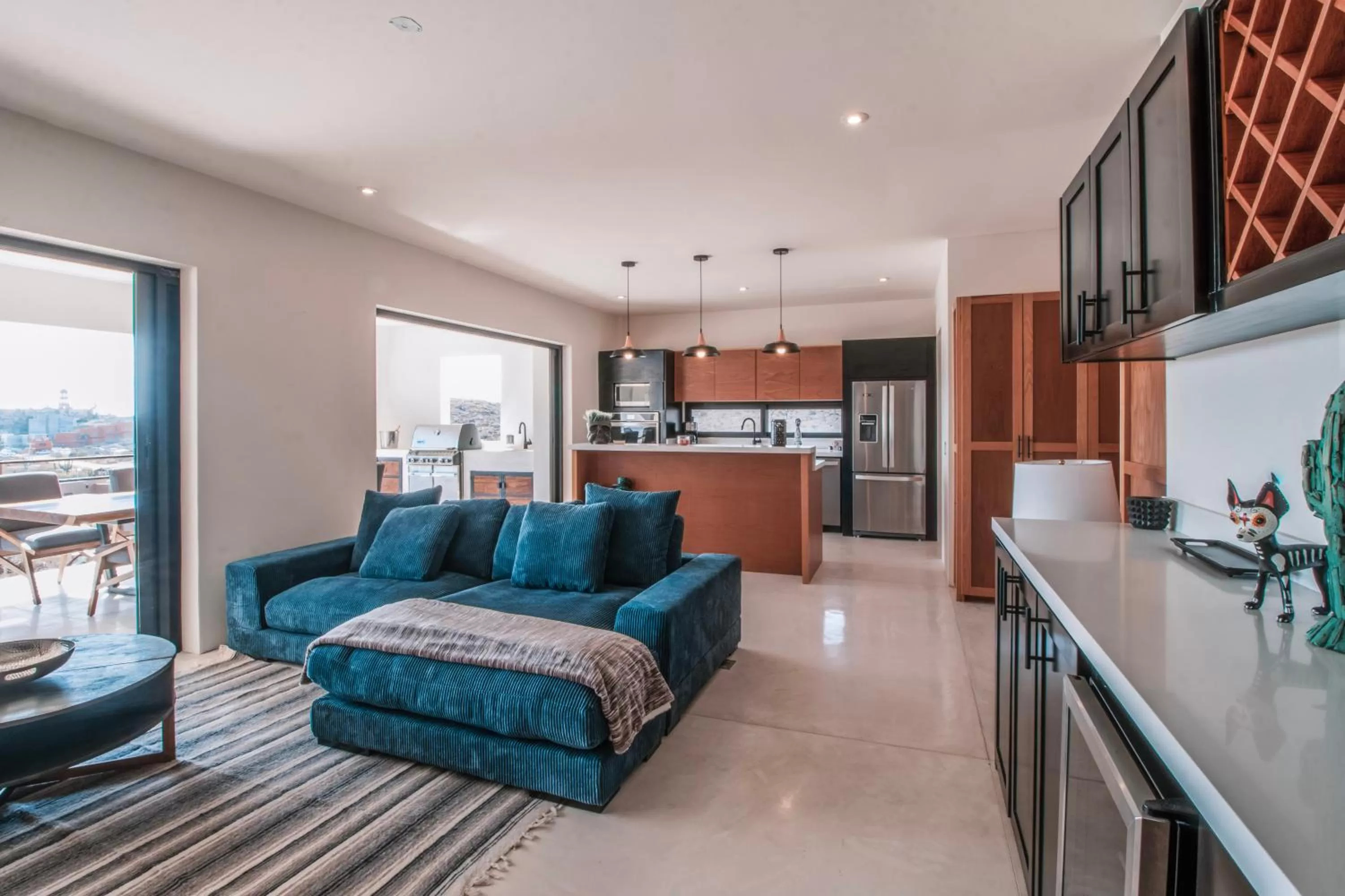 Kitchen or kitchenette, Seating Area in Cerritos Surf Residences