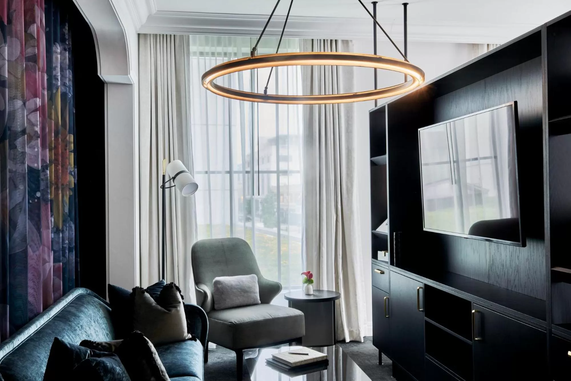 TV and multimedia in Daxton Hotel Birmingham, Curio Collection by Hilton