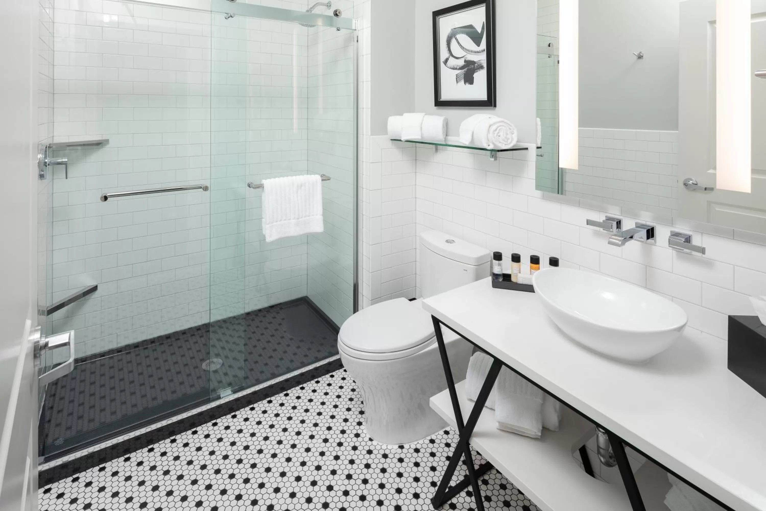 Shower in Hotel On Phillips