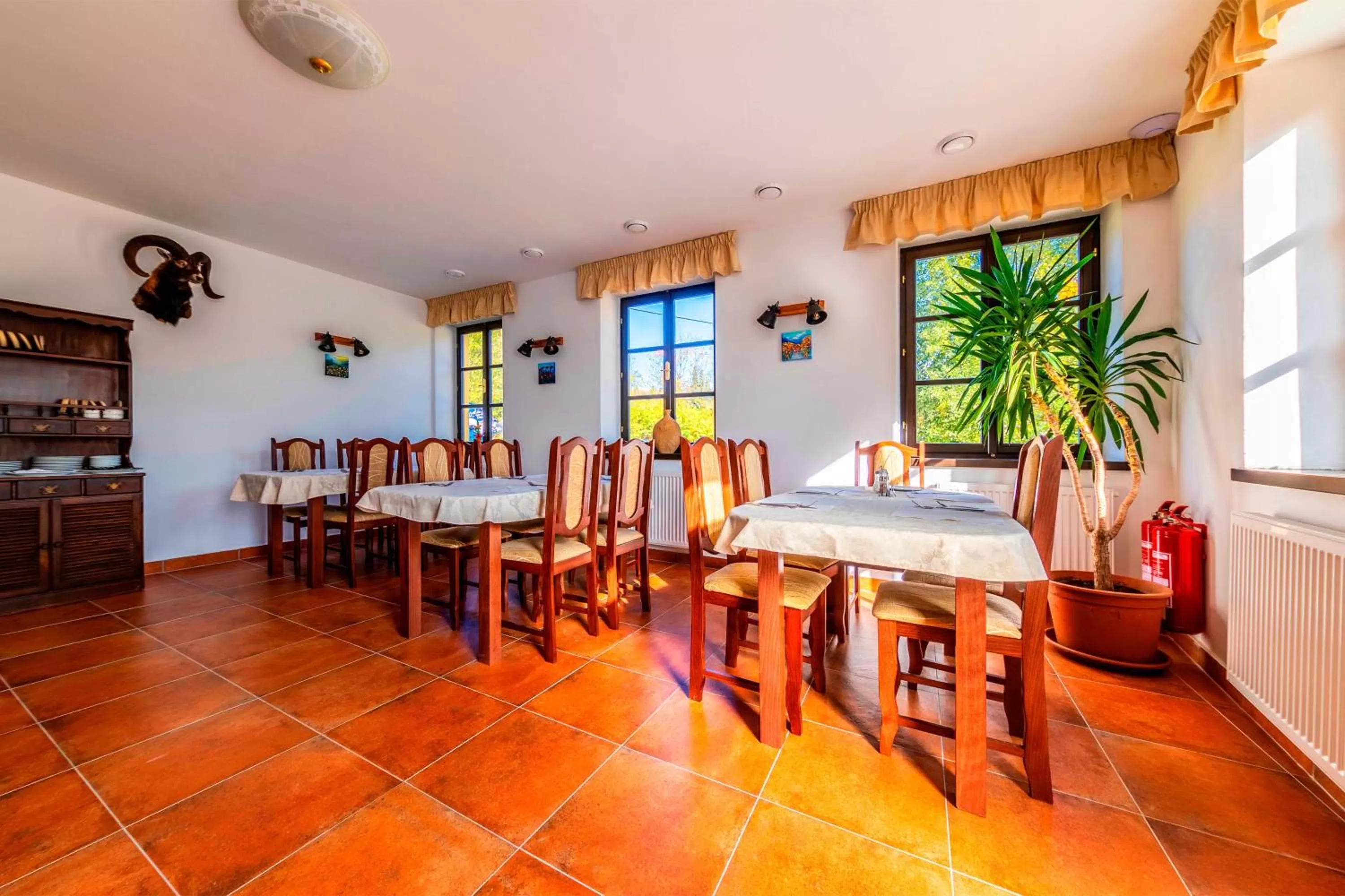 Restaurant/Places to Eat in Vila Lovců králových