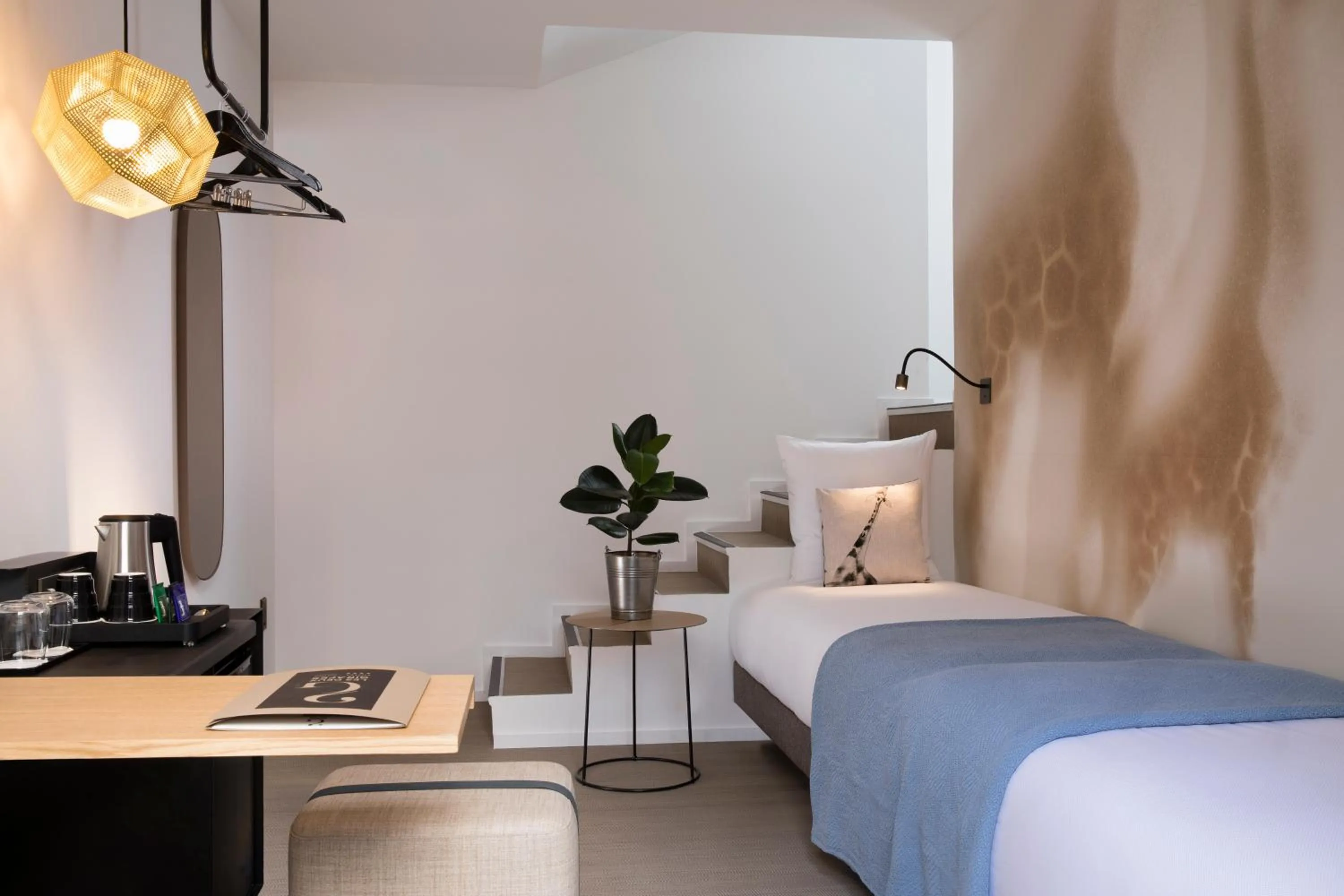 Bed in Hôtel Les Deux Girafes