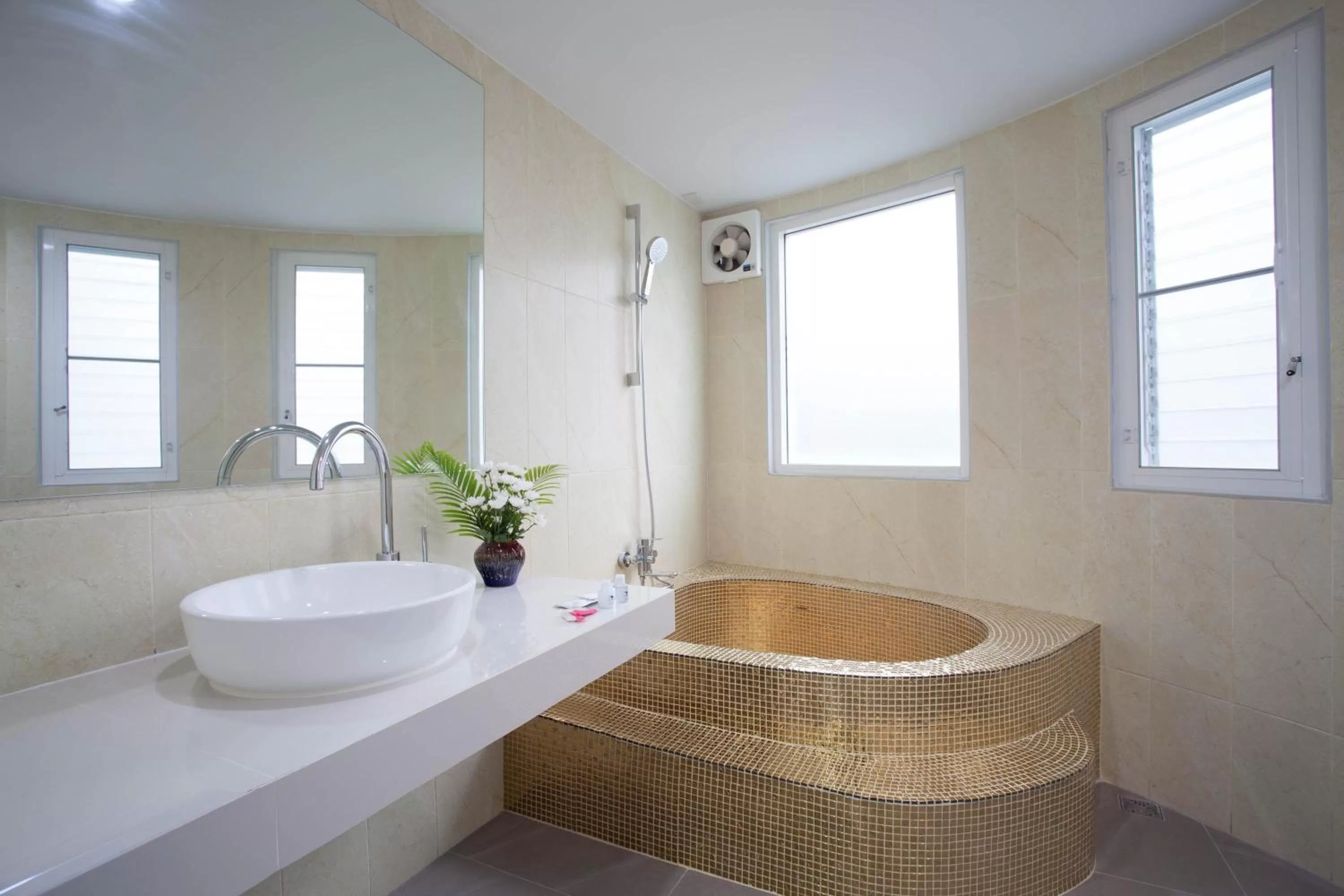 Shower in Arawan Beach Resort Krabi