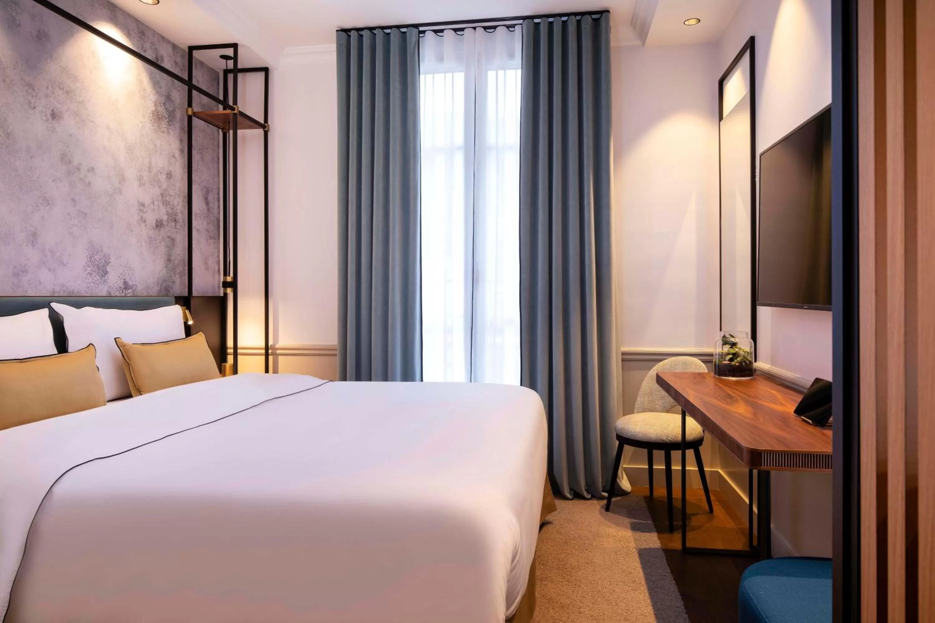 Bed in Victoria Palace Hotel