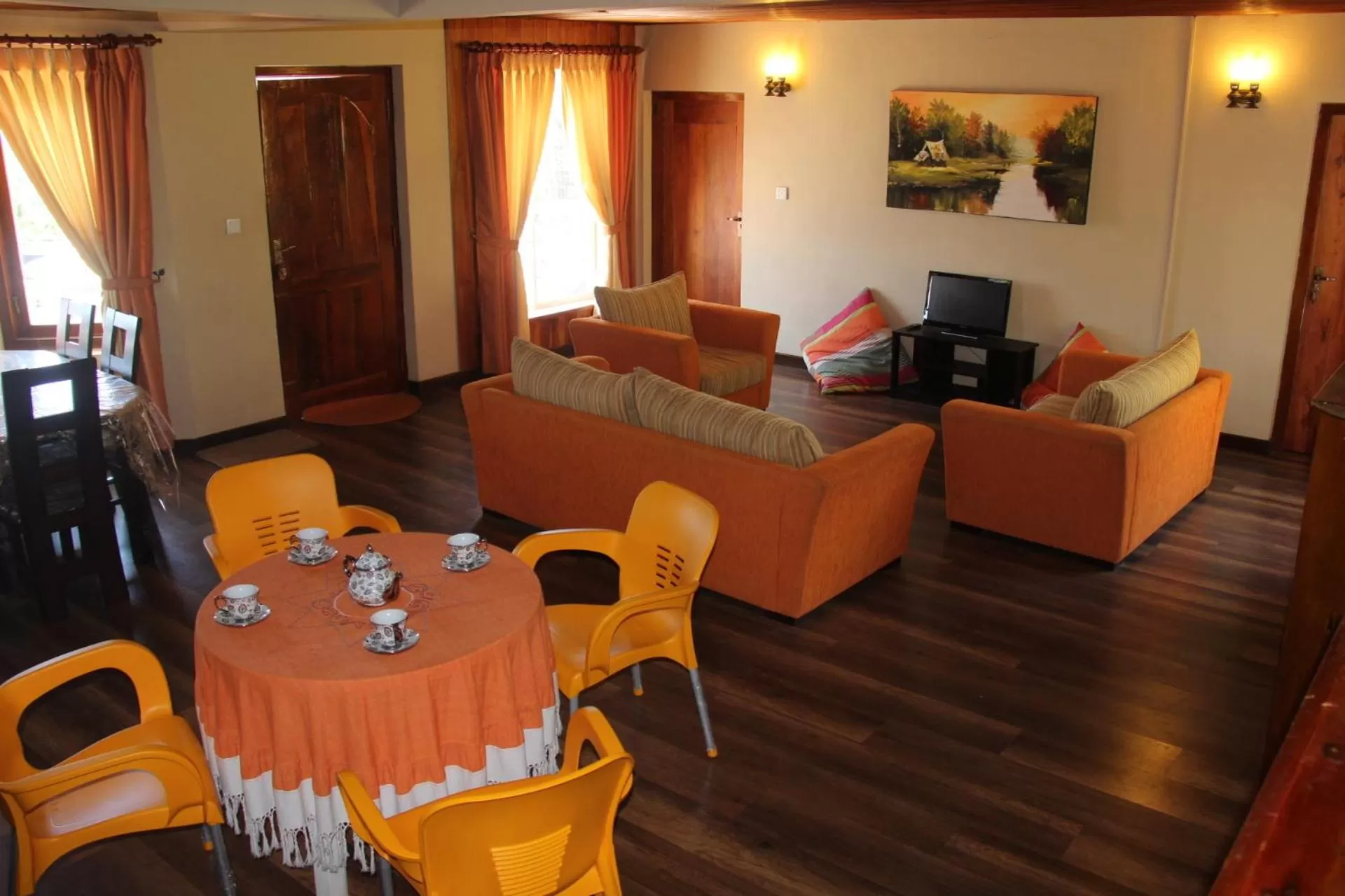 Restaurant/places to eat, Seating Area in Pigeons Nest