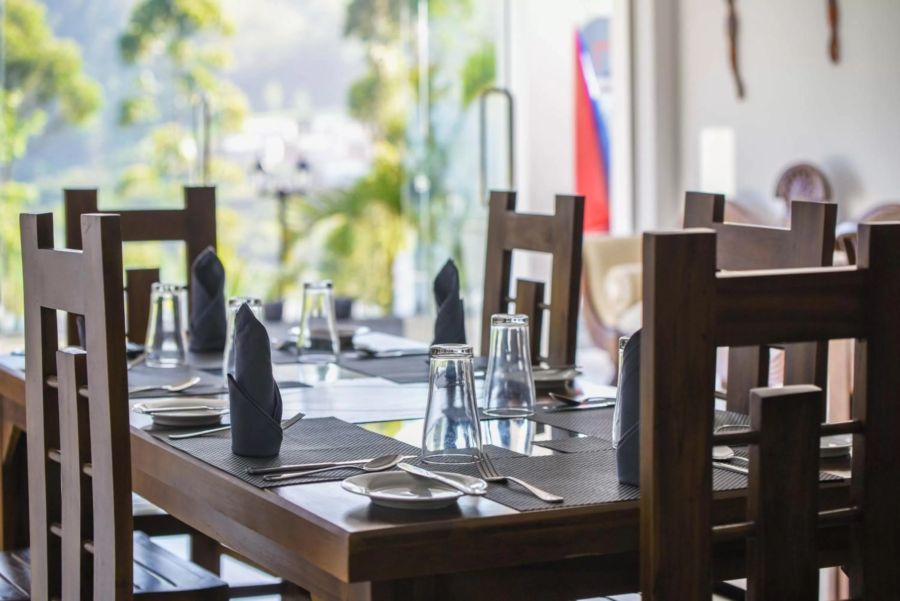 Restaurant/Places to Eat in Hotel Mount Castle