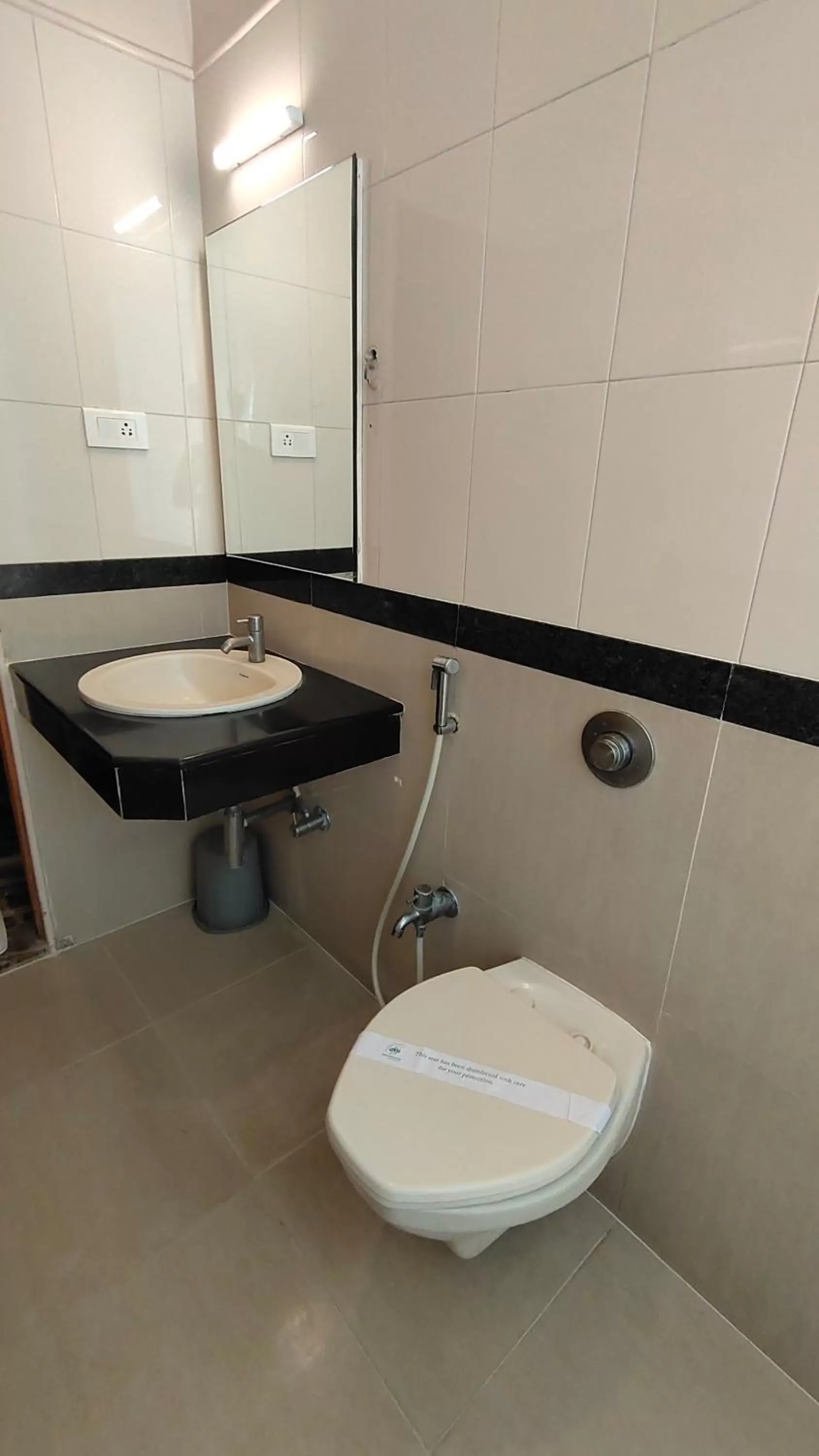 Bathroom in Hotel Aishwarywaa