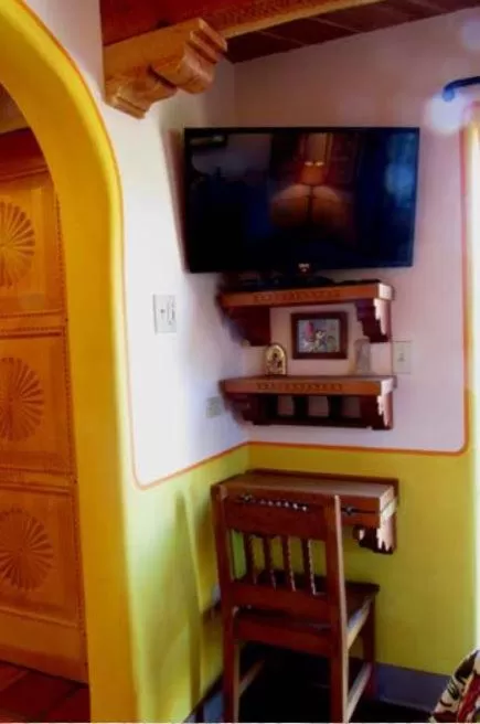 TV/Entertainment Center in La Dona Luz Inn an Historic B&B