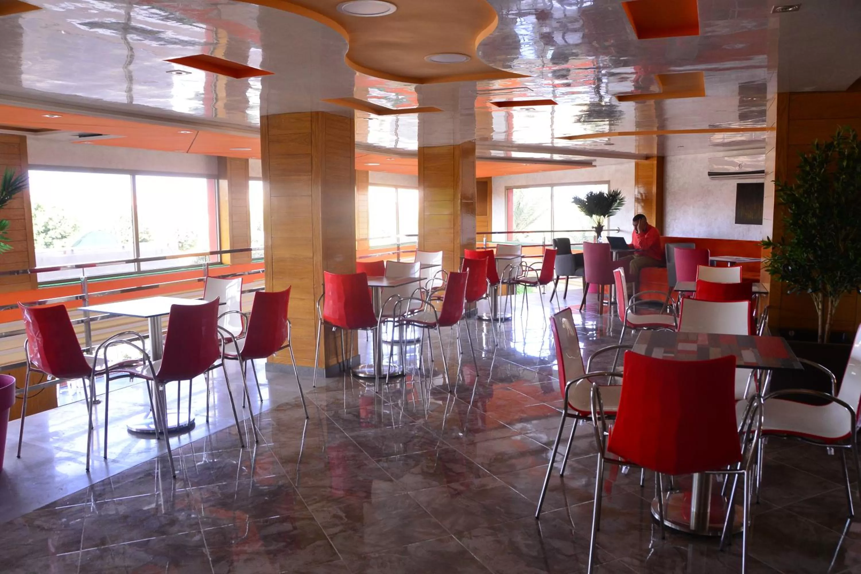 Restaurant/Places to Eat in Hôtel Hadaik Ain Asserdoune