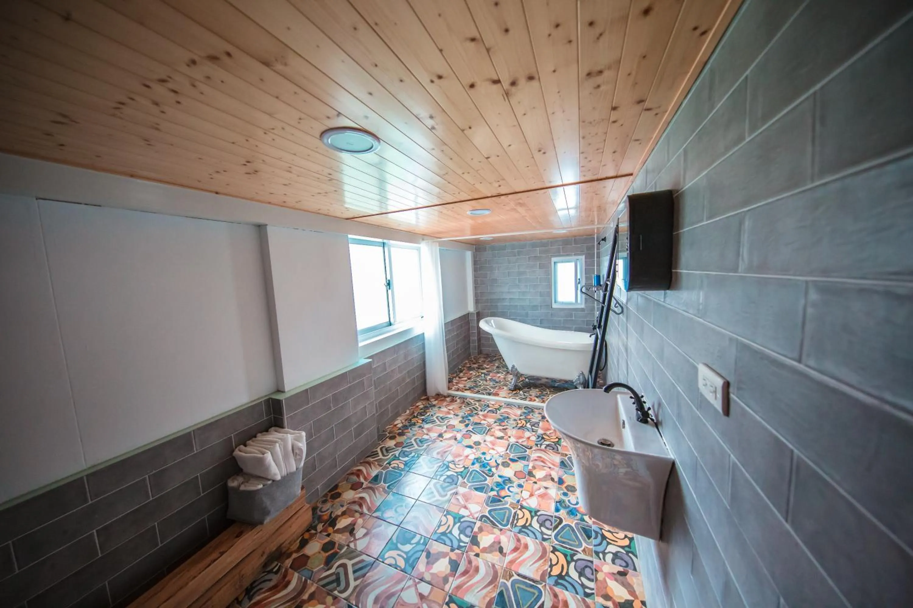 Bathroom, Bed in Urban