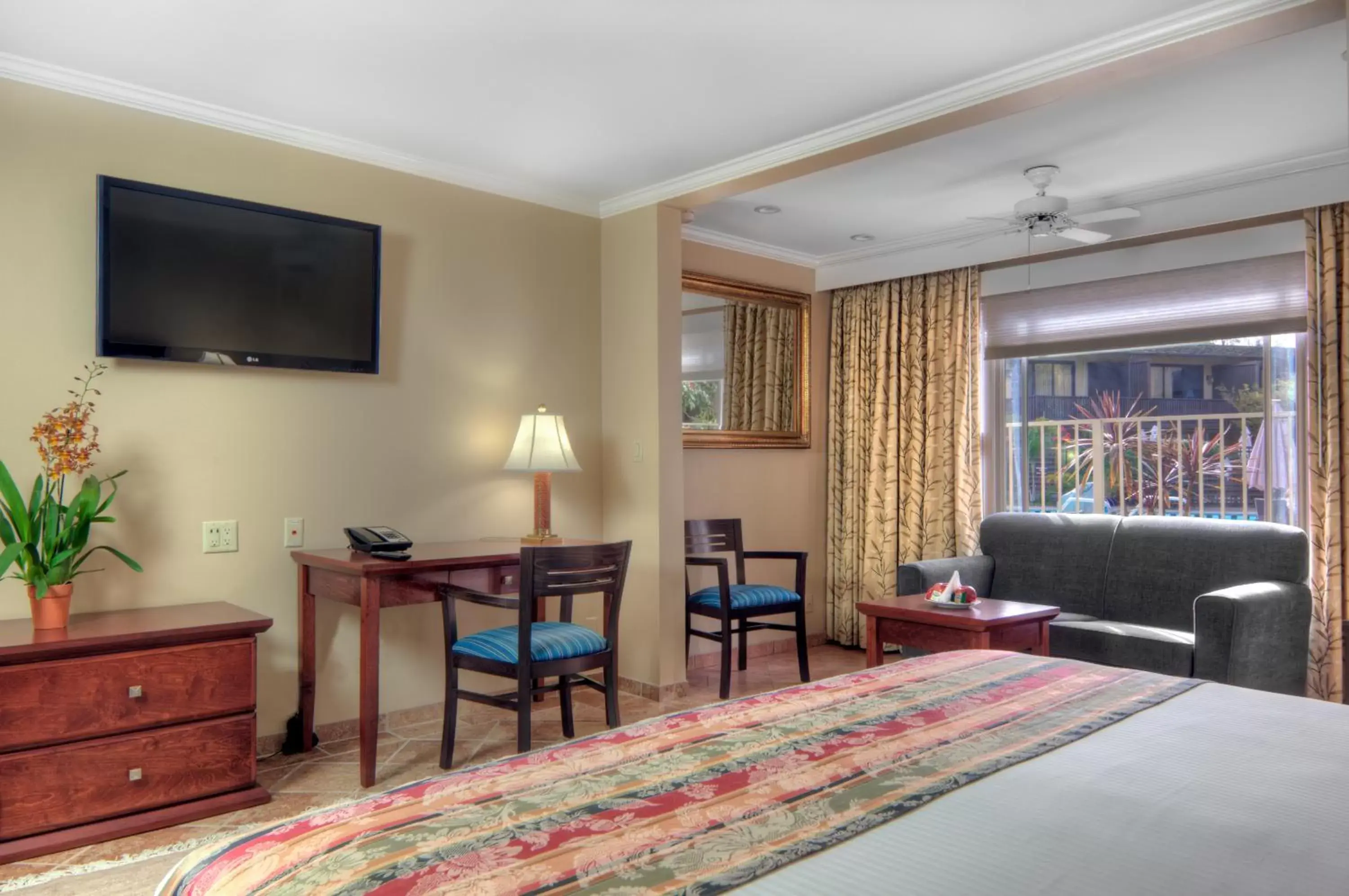 Garden Deluxe Room in Dinah's Garden Hotel Garden Deluxe Room in Dinah's Garden Hotel