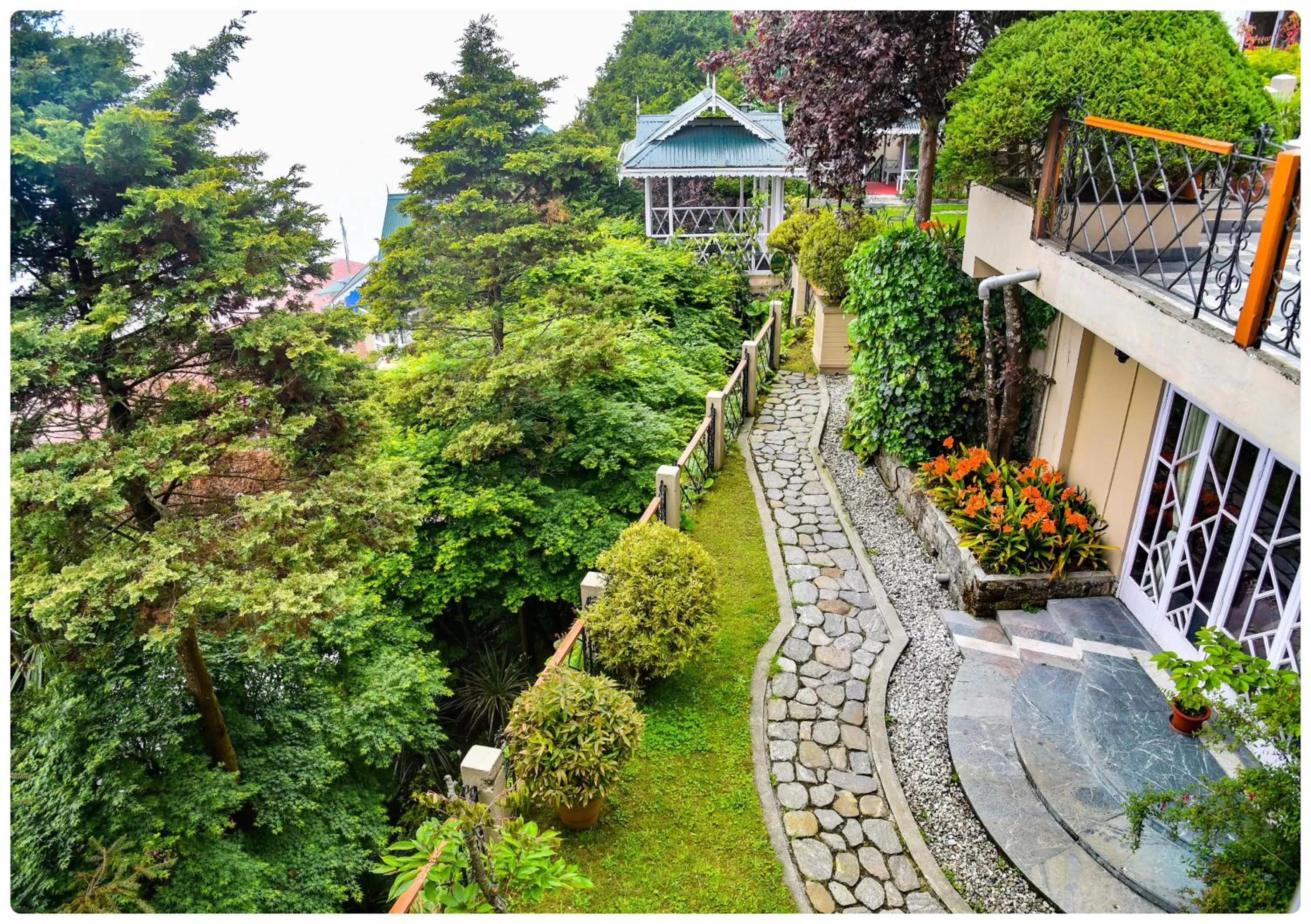 Garden view, Bird's-eye View in Cedar Inn