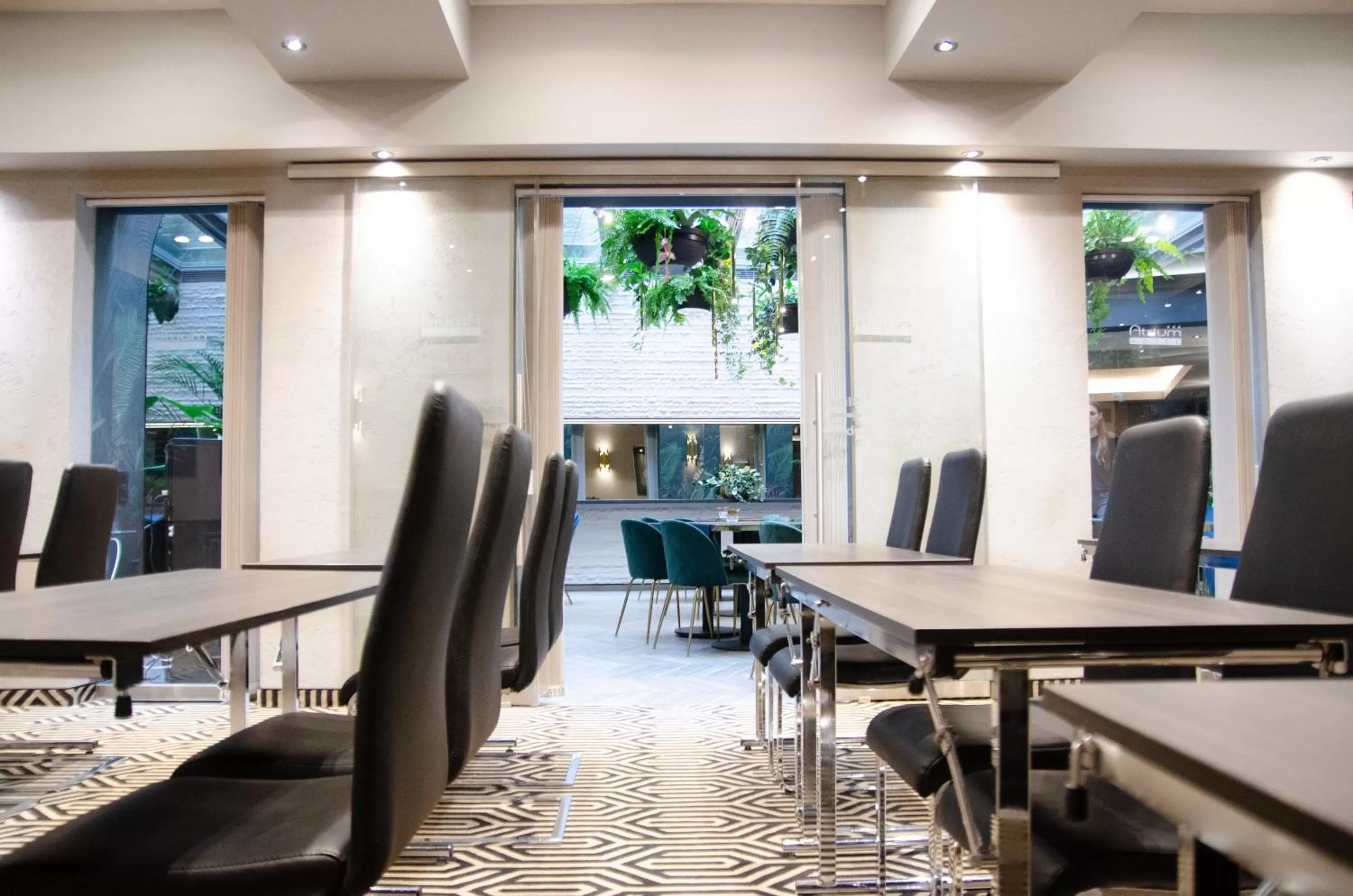 Business facilities in Hotel Atrium