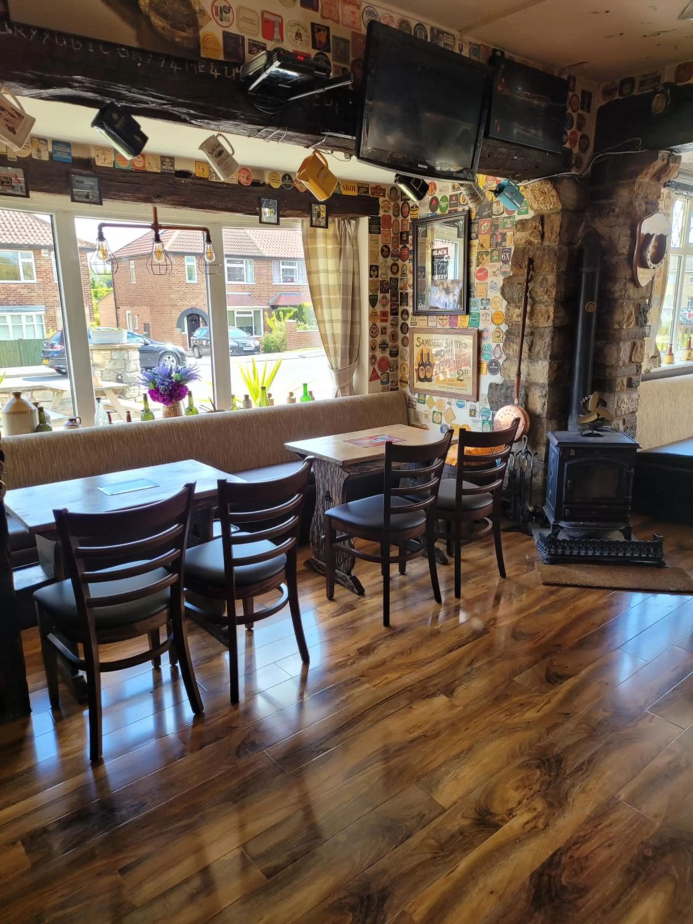 the jackdaw pub SELF CATERING STATIC CARAVAN free breakfast supplied