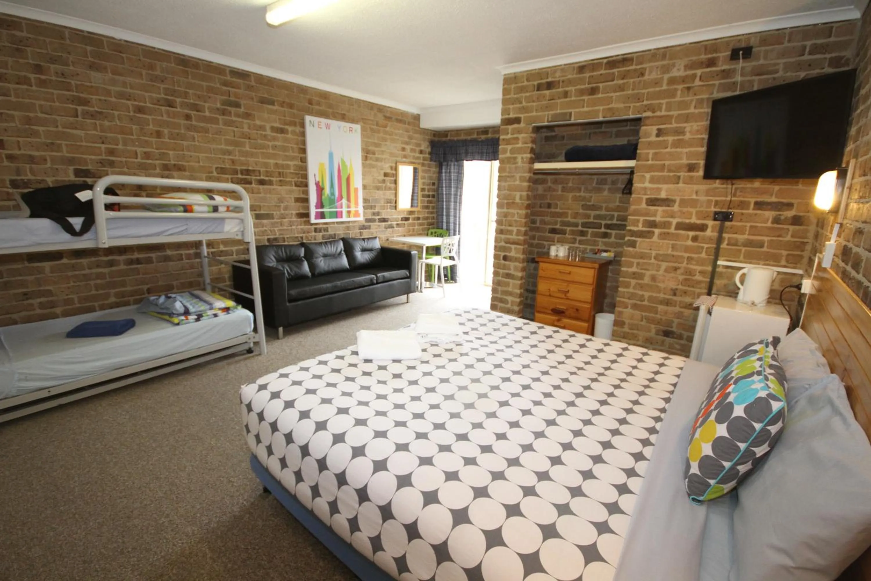 TV and multimedia, Bed in Acacia Snowy Motel