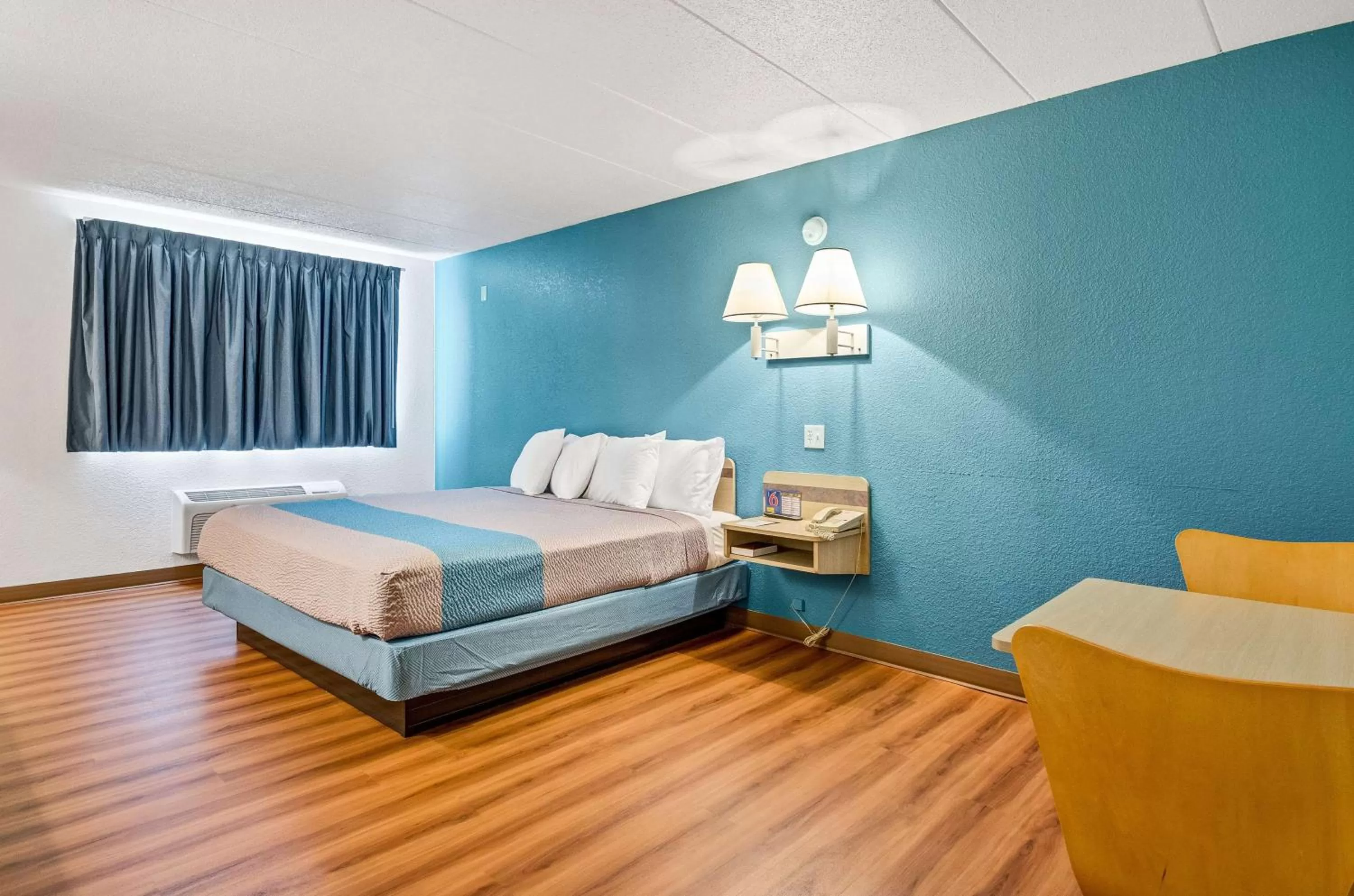 Photo of the whole room, Bed in Motel 6-Big Springs, NE