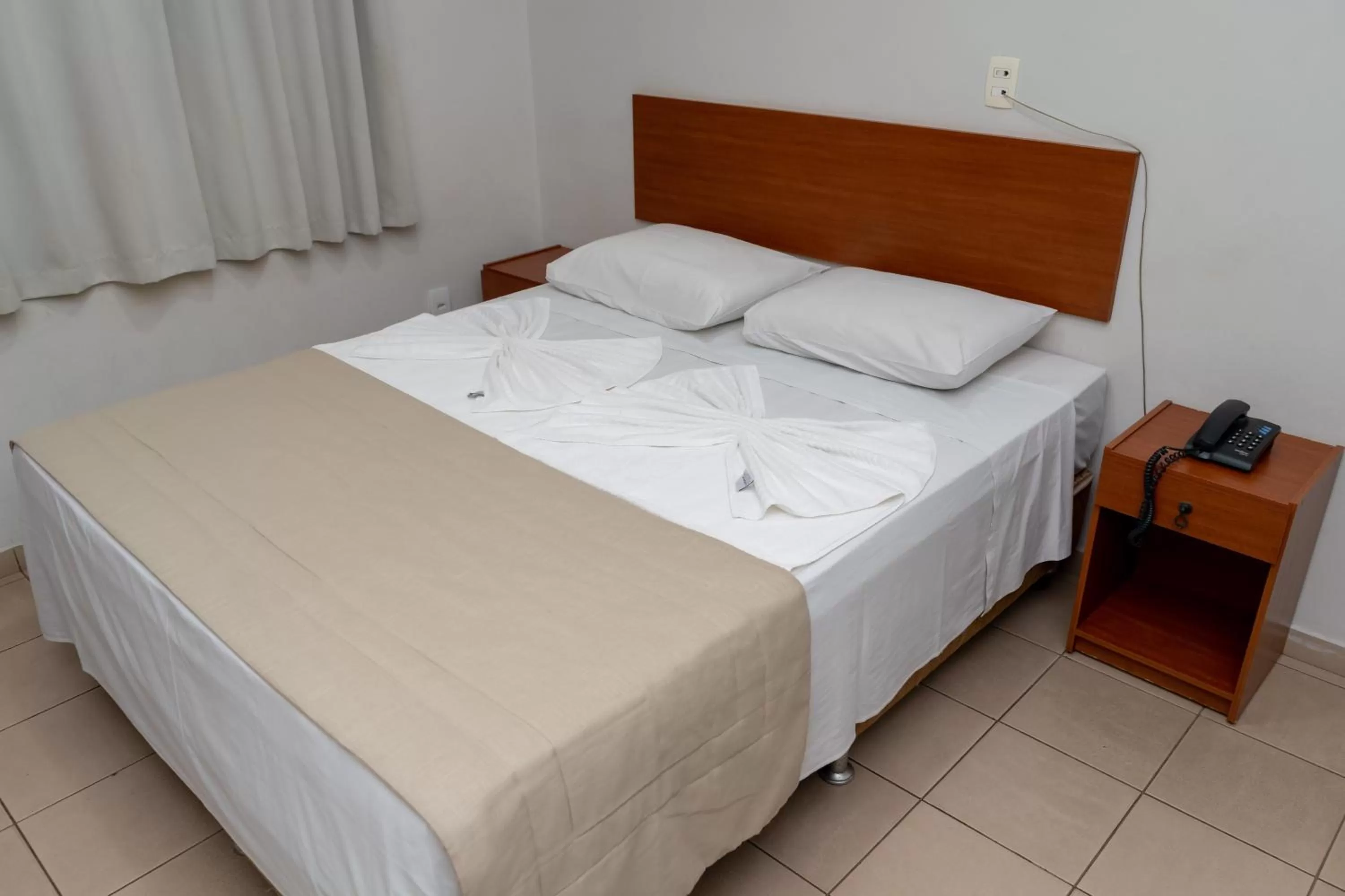 Bed in Bandeirantes Hotel