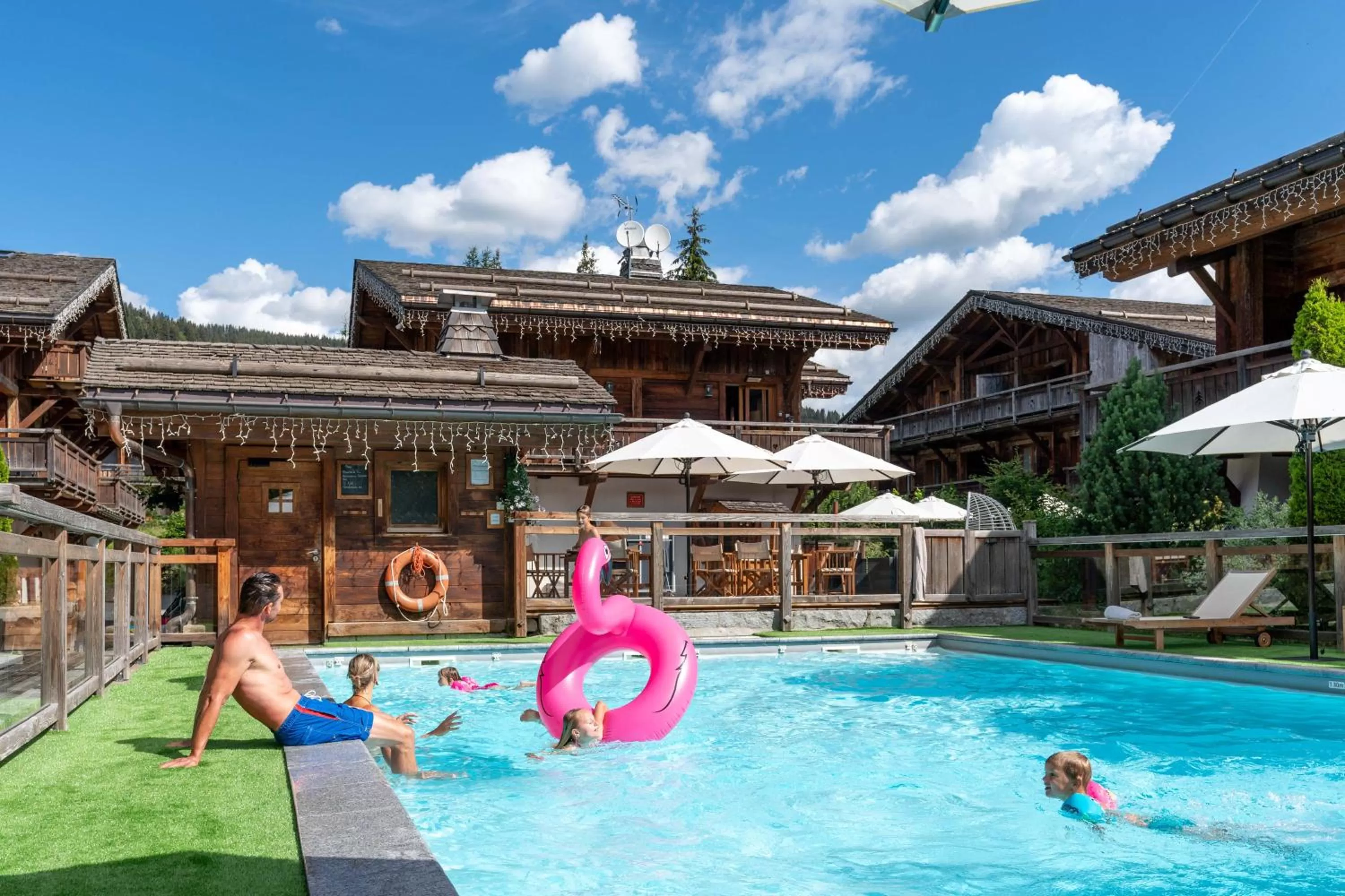Swimming pool in Les Loges Blanches Megève
