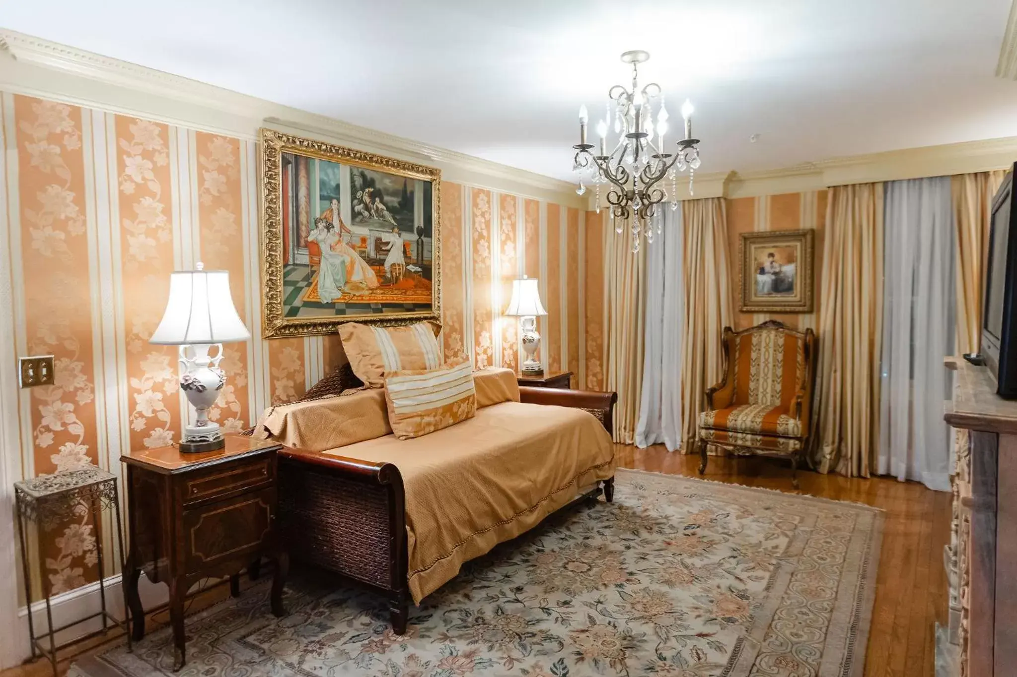 Declaration Suite 101 in 1840s Carrollton Inn Declaration Suite 101 in 1840s Carrollton Inn