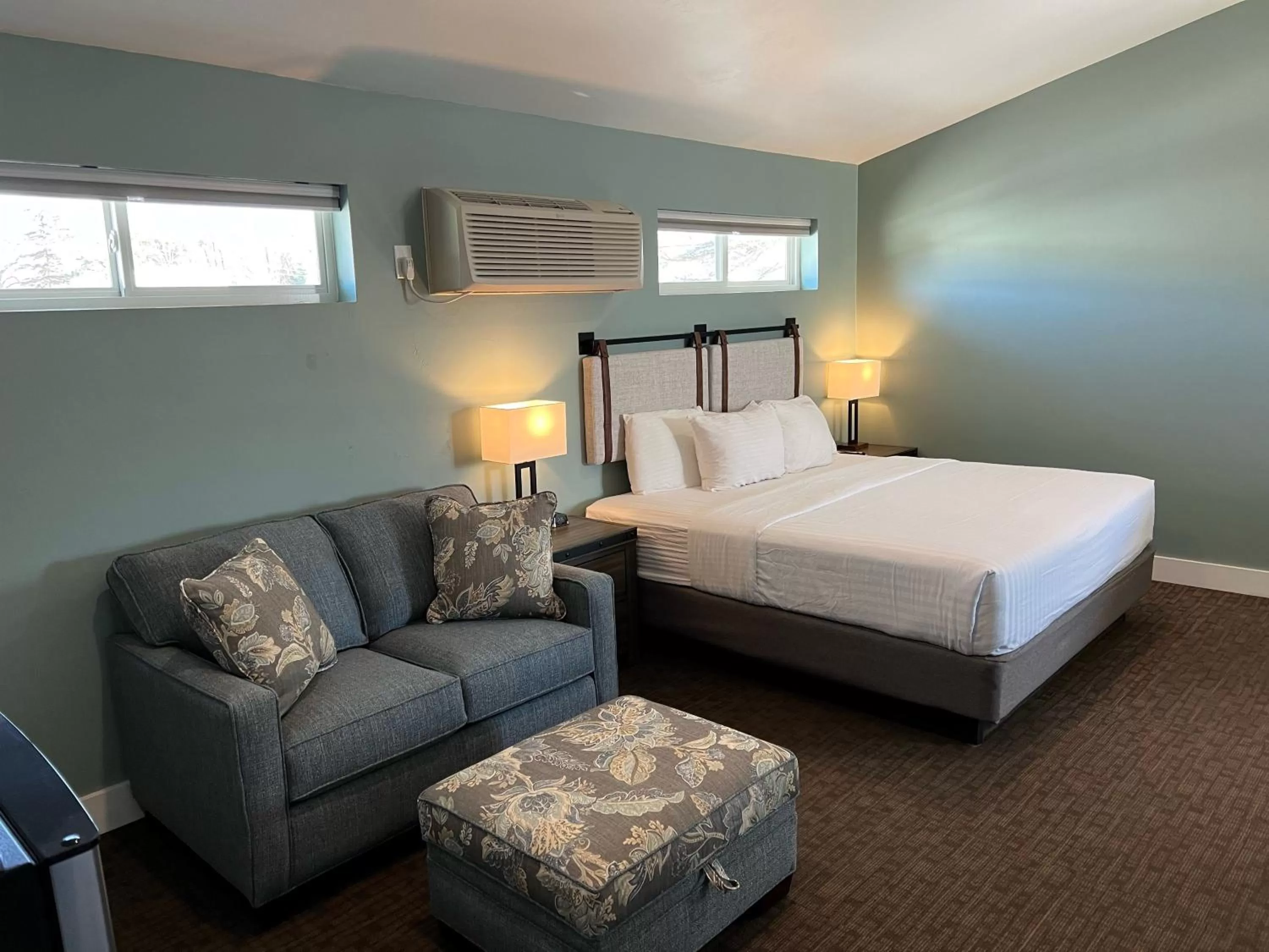 Photo of the whole room, Bed in Julie's Park Cafe & Motel