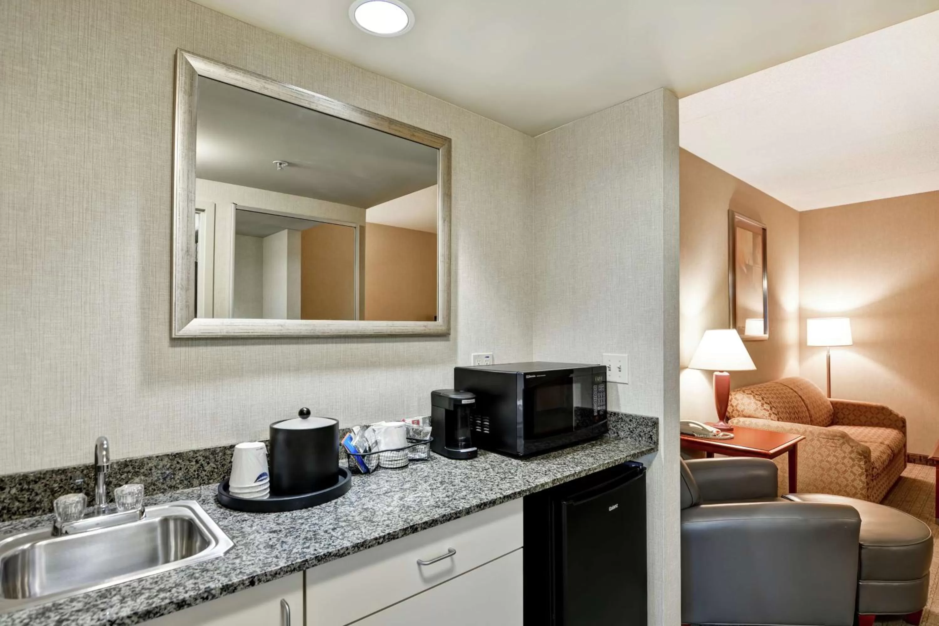 Living room in Hampton Inn Lewisburg