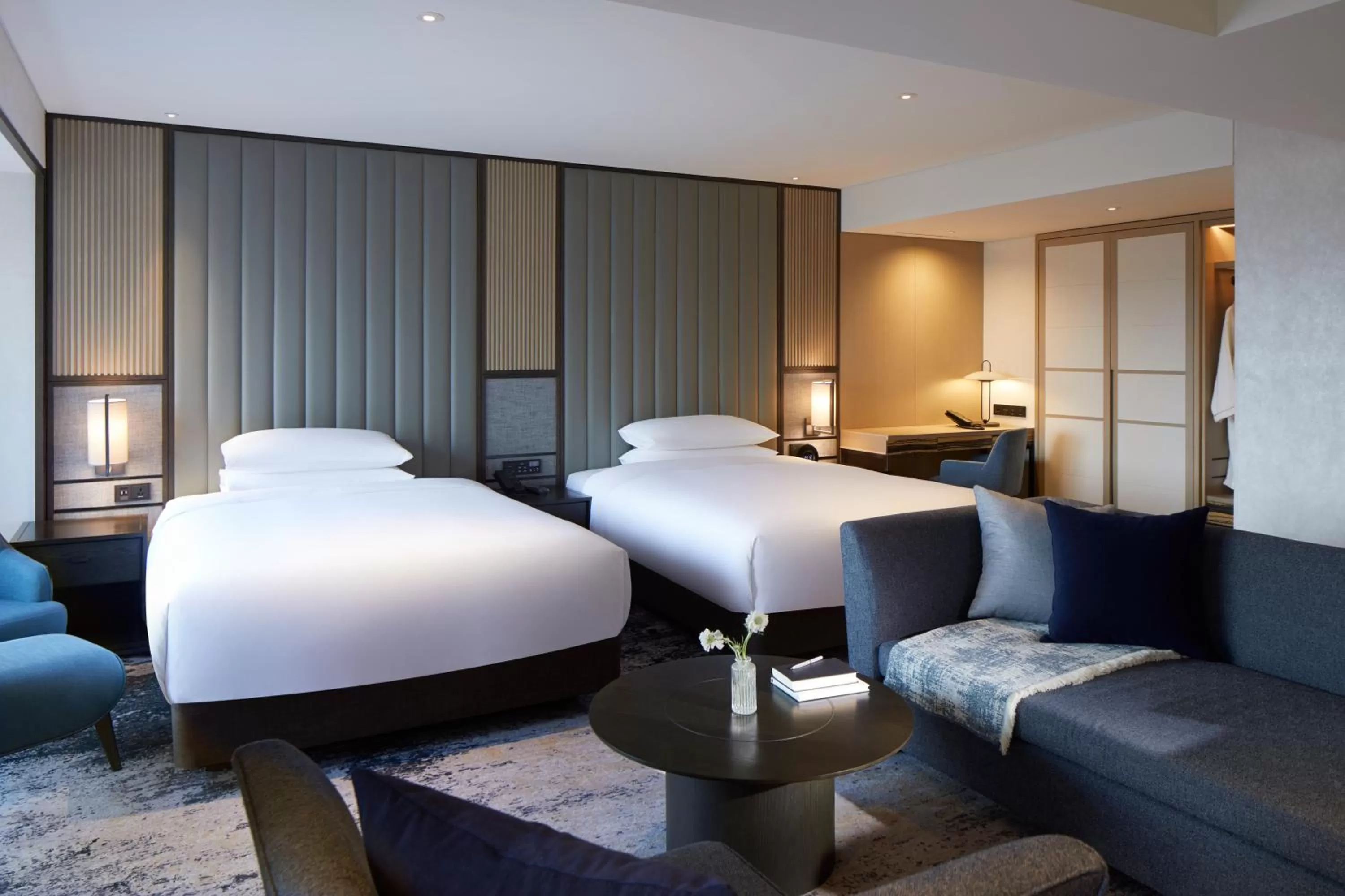 Photo of the whole room, Bed in Grand InterContinental Seoul Parnas by IHG