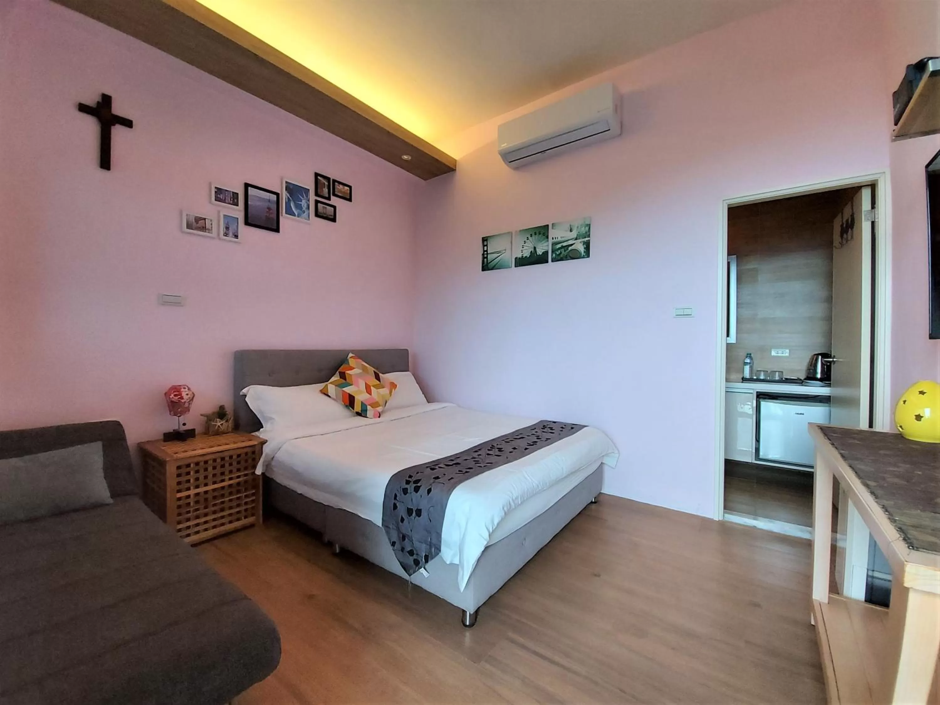 Photo of the whole room, Bed in Dosun B&B