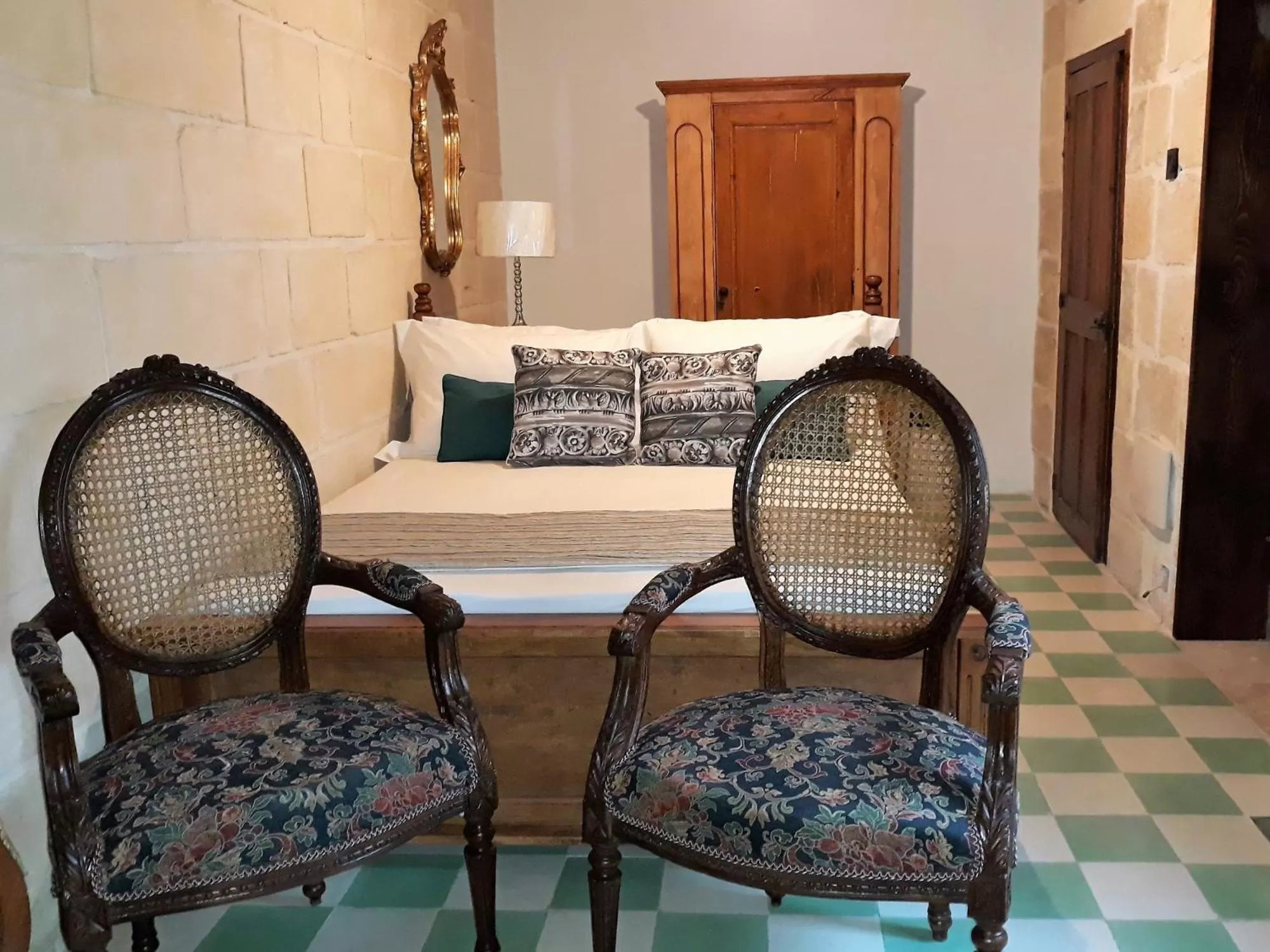 Bed in The 3Cities Auberge