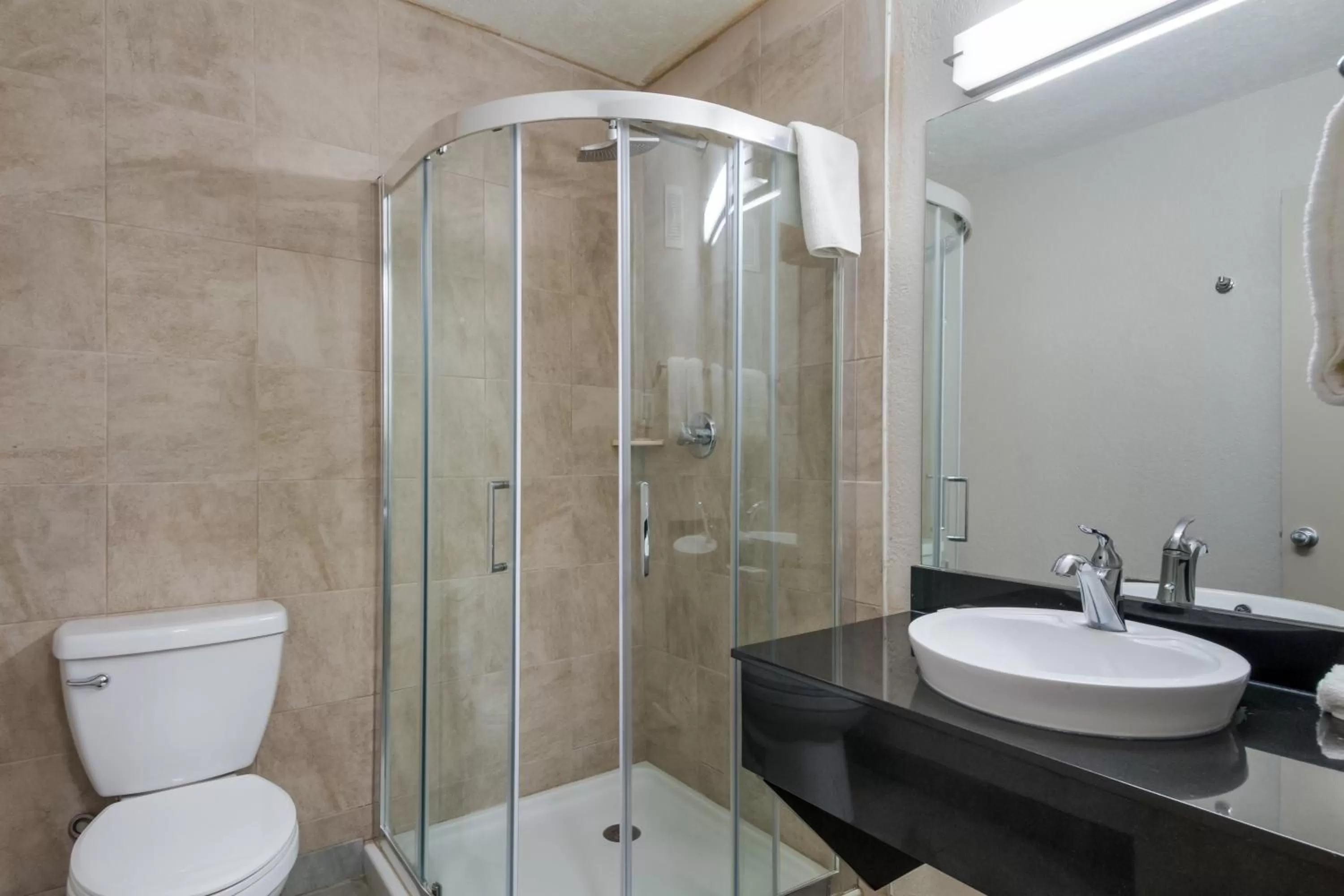 Bathroom in Red Roof Inn San Antonio E - Frost Bank Center