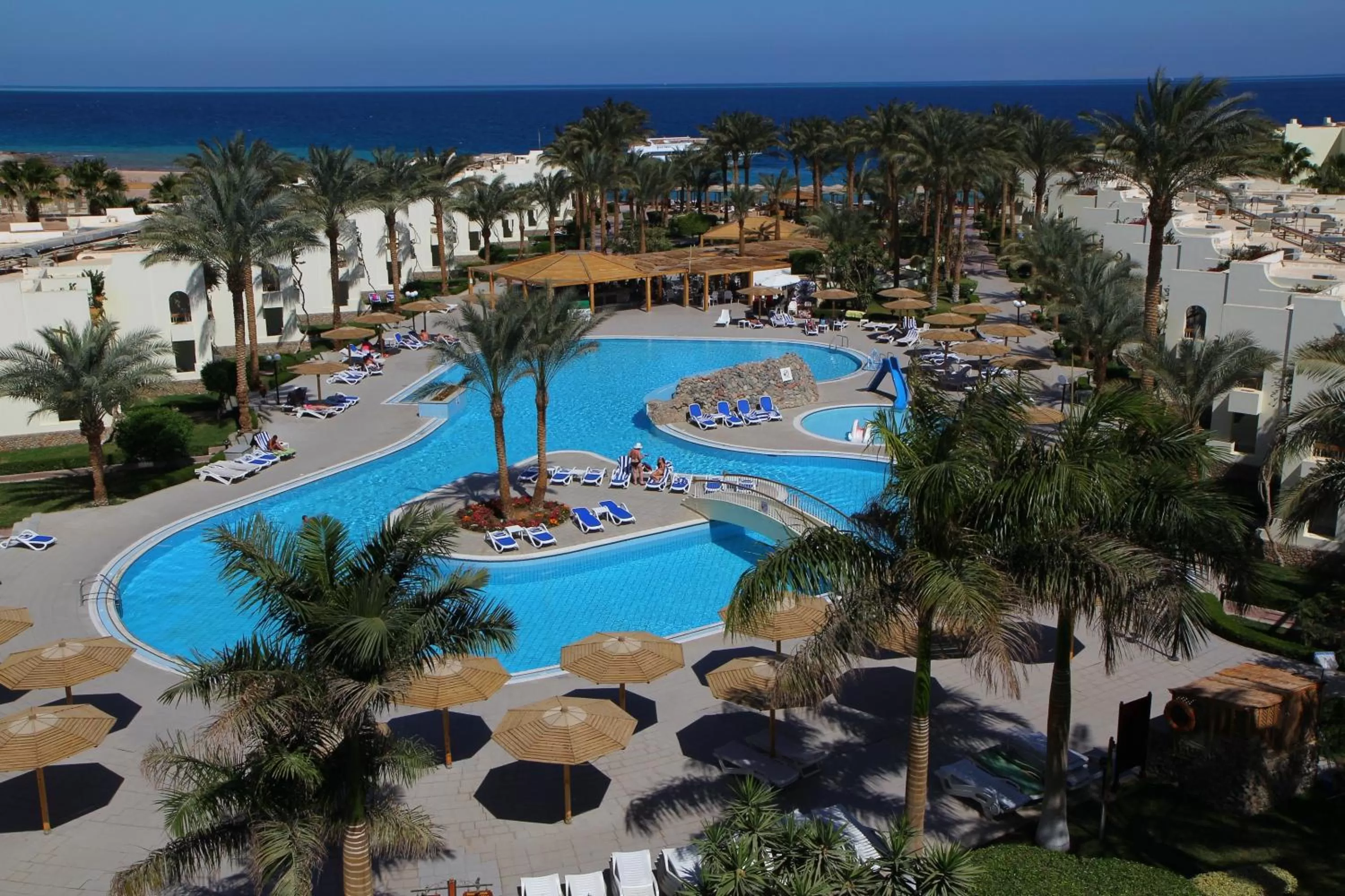 Swimming pool in Palm Beach Resort Families and Couples only