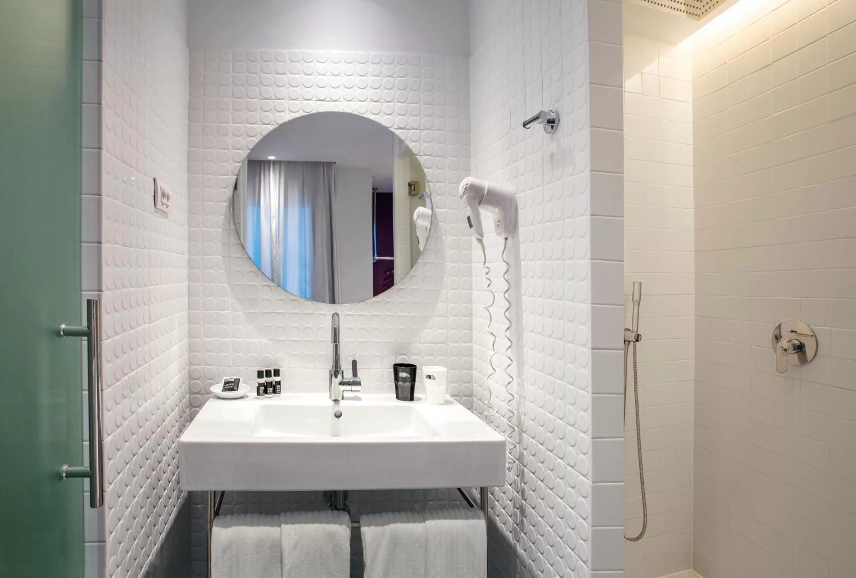 Shower in One Shot Prado