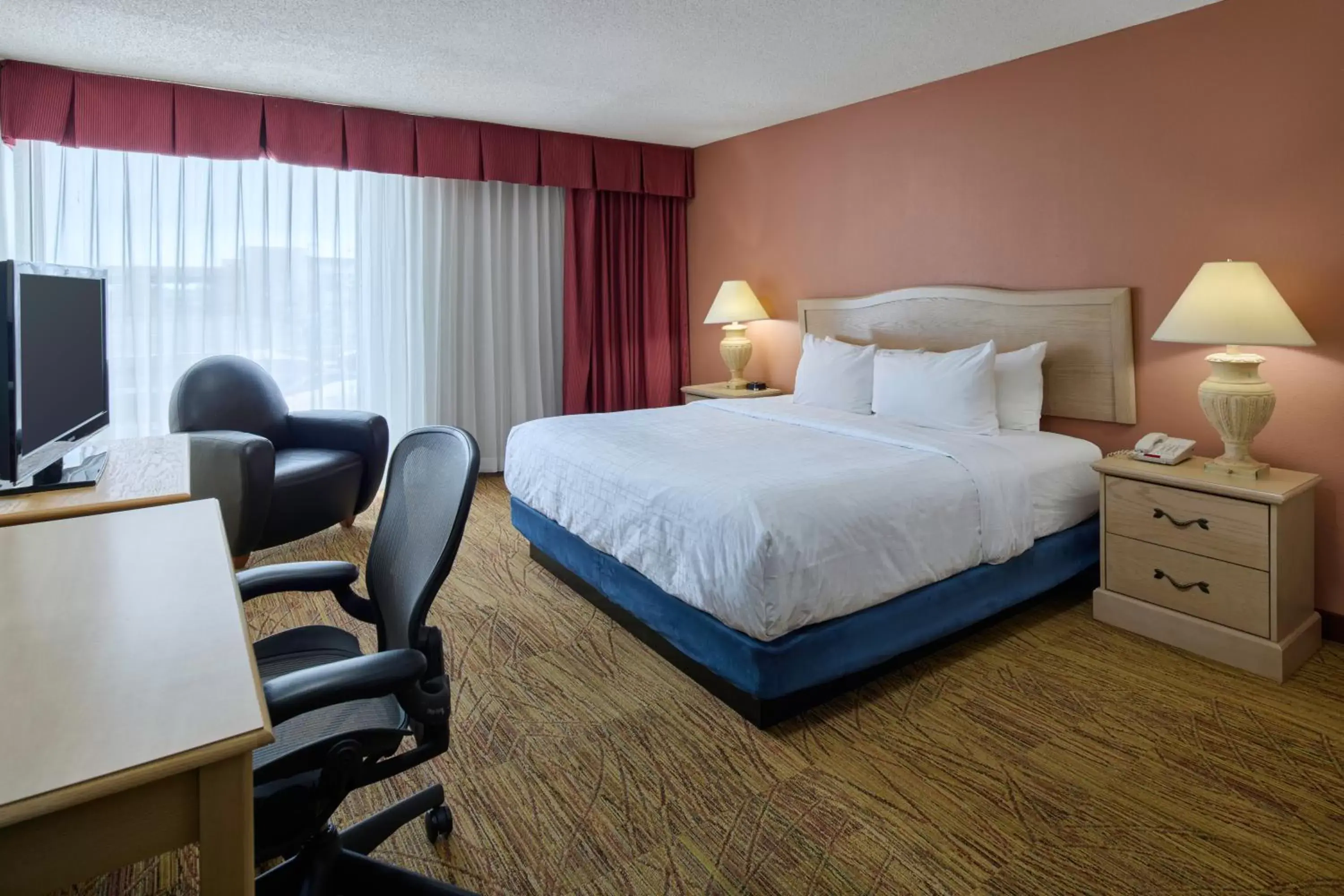 Standard King Room in Wyndham El Paso Airport and Water Park Standard King Room in Wyndham El Paso Airport and Water Park