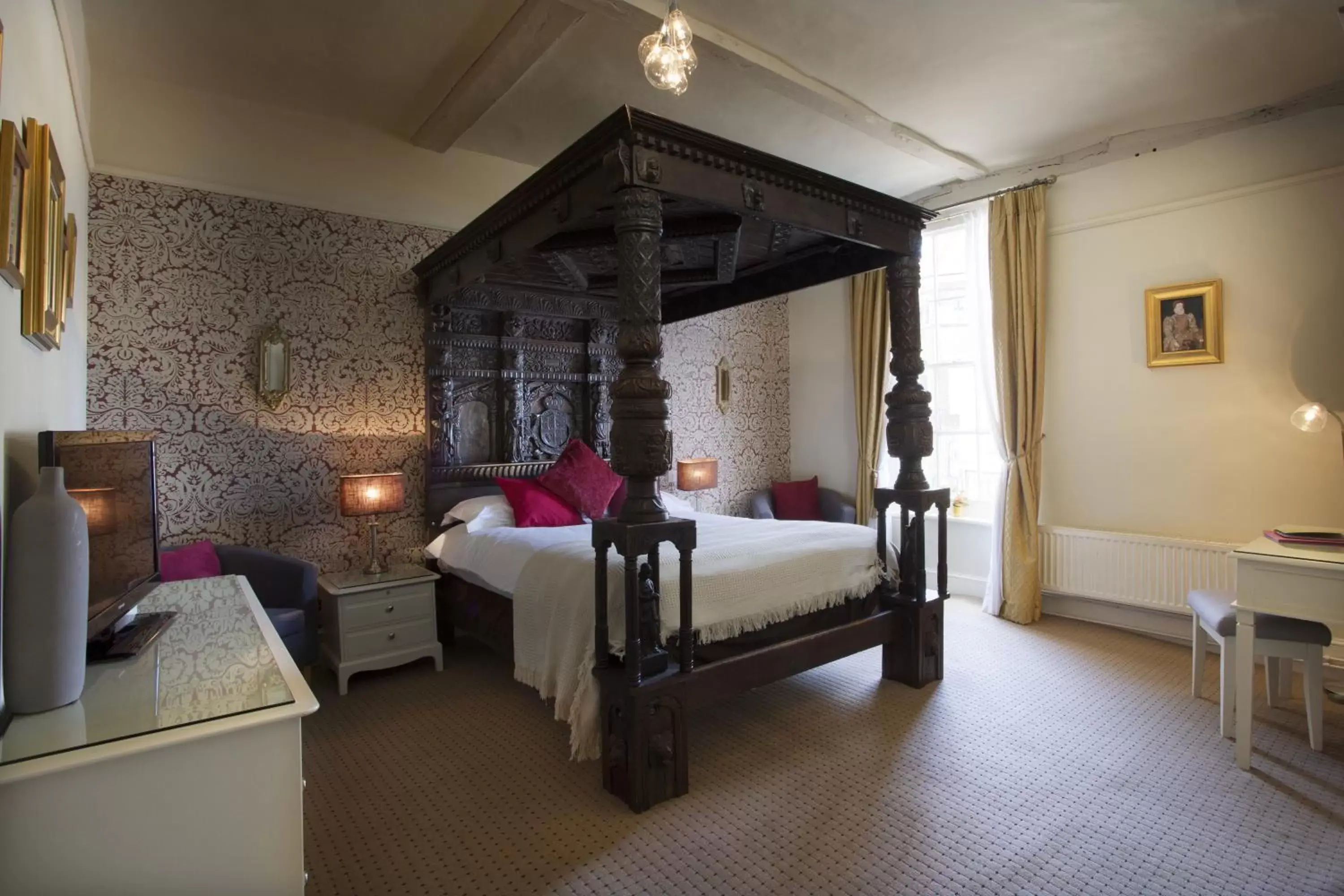 Feature Rooms in The George Hotel & Brasserie, Cranbrook Feature Rooms in The George Hotel & Brasserie, Cranbrook