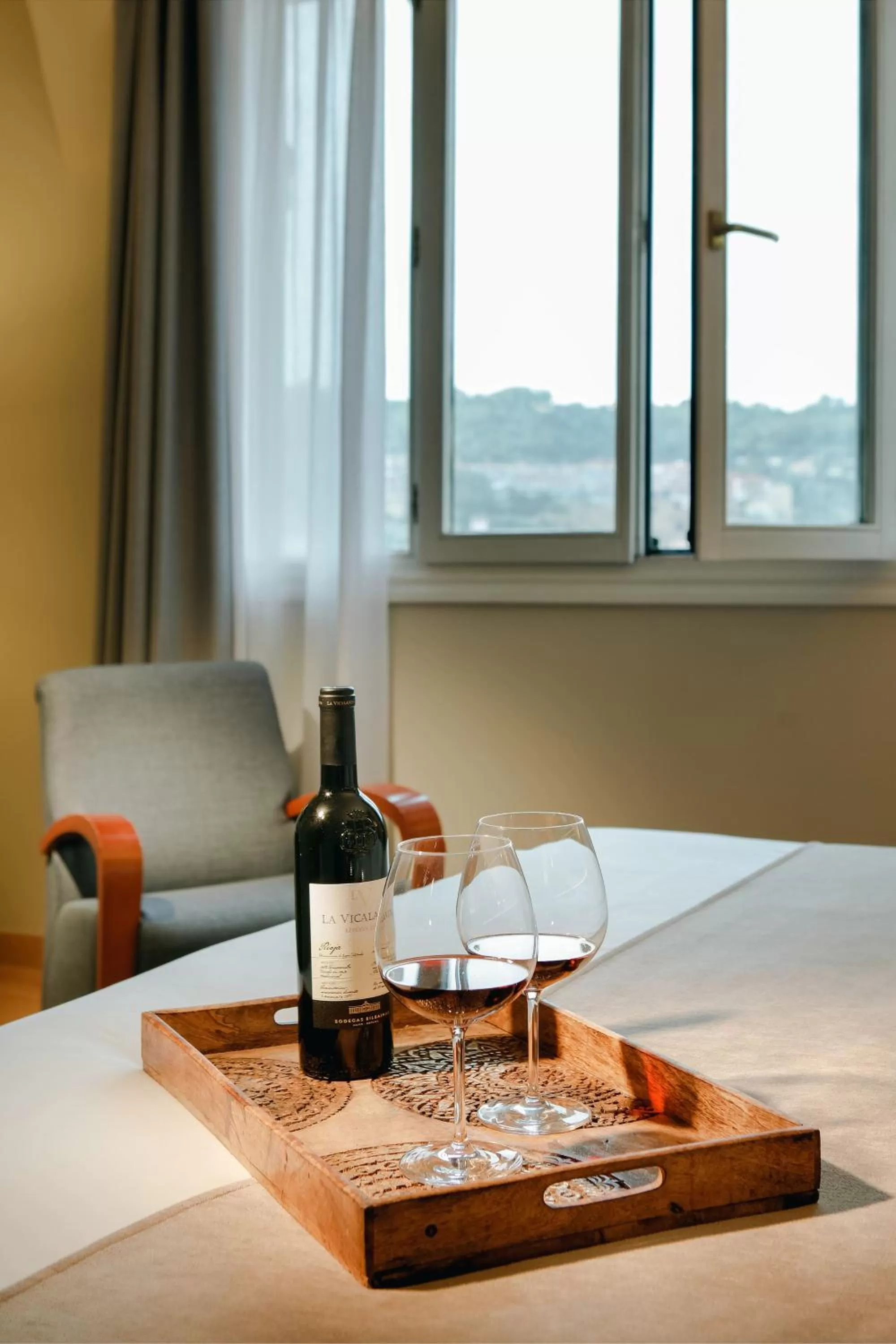 Photo of the whole room, Bed in Abba Euskalduna Hotel