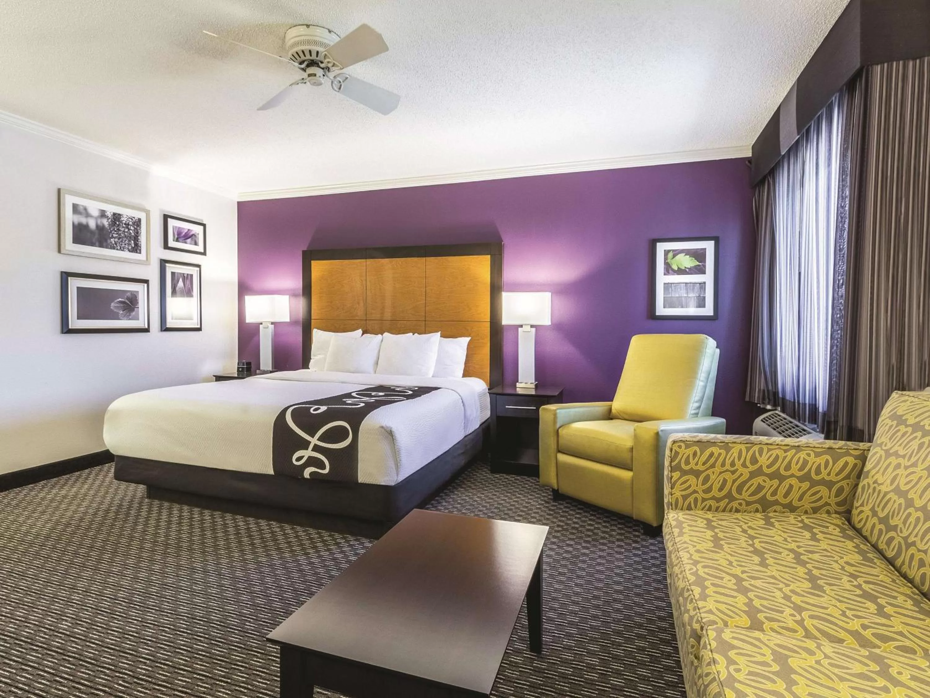 Photo of the whole room, Bed in La Quinta by Wyndham Cleveland - Airport North