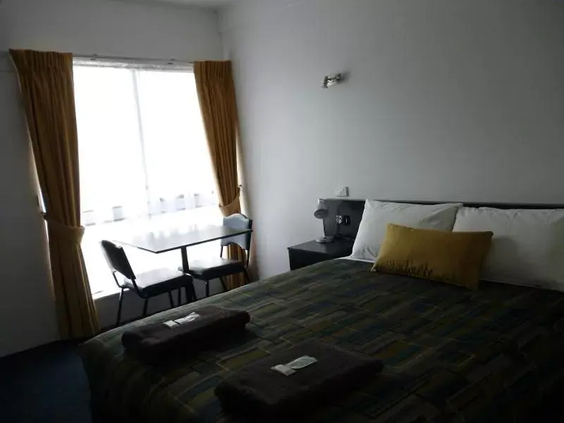 Standard Queen Room - single occupancy in Otway Gate Motel Standard Queen Room - single occupancy in Otway Gate Motel