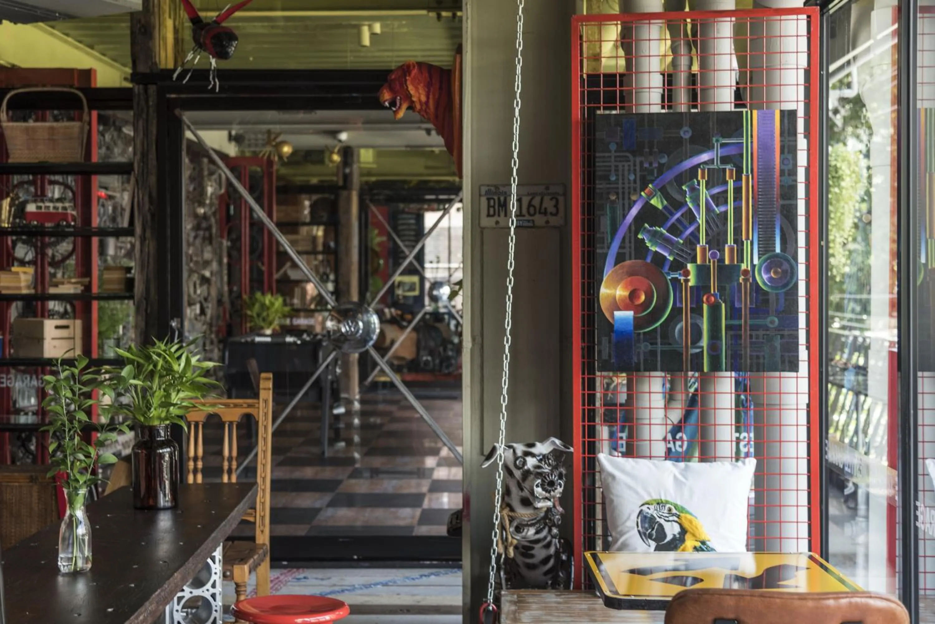 Restaurant/places to eat in MeStyle Garage Hotel