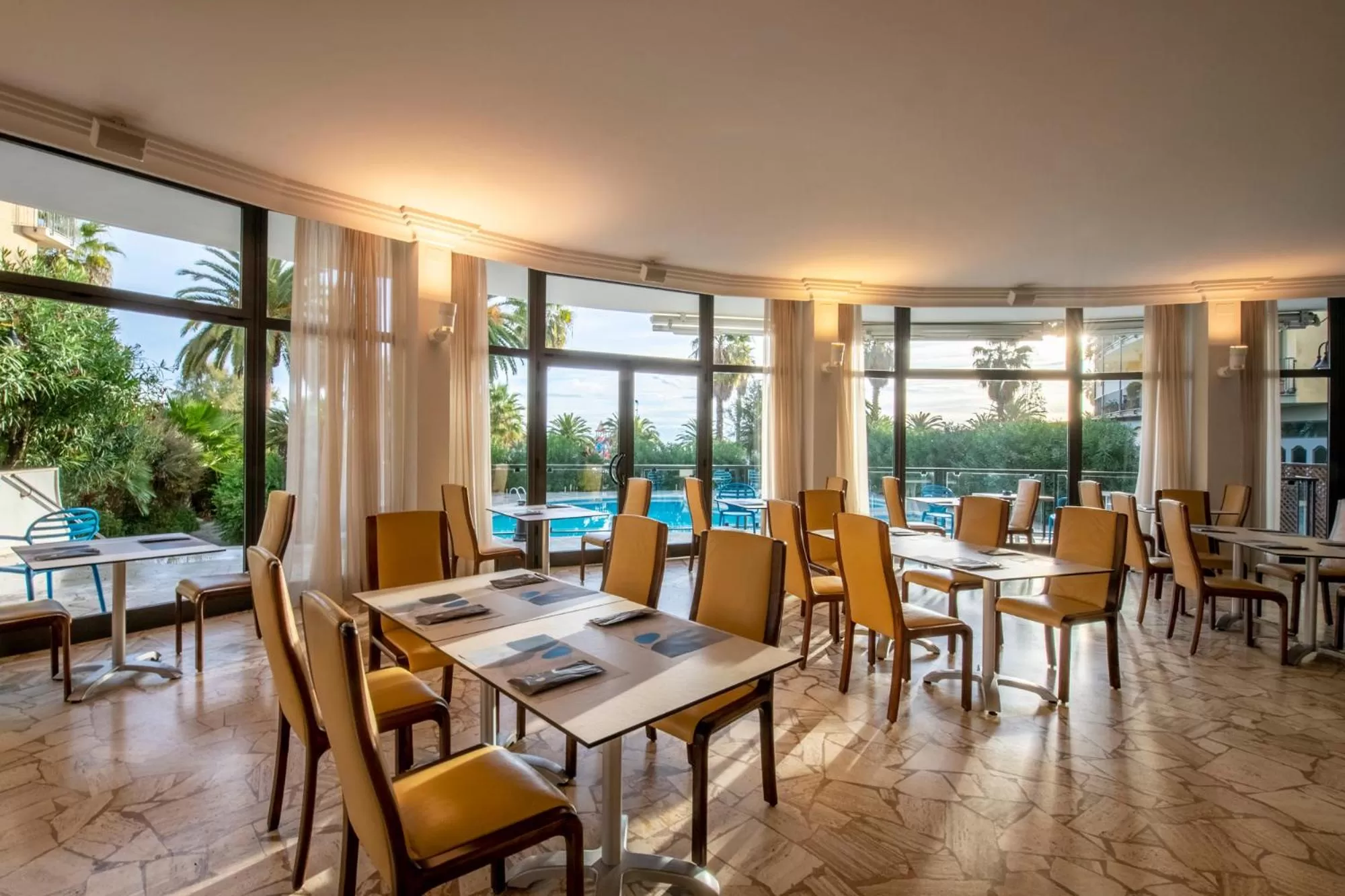 Breakfast in Hotel International