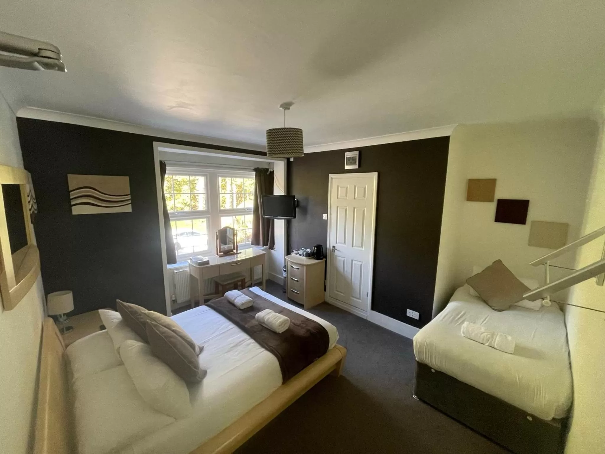 Bedroom in Oakhurst Gatwick B&B