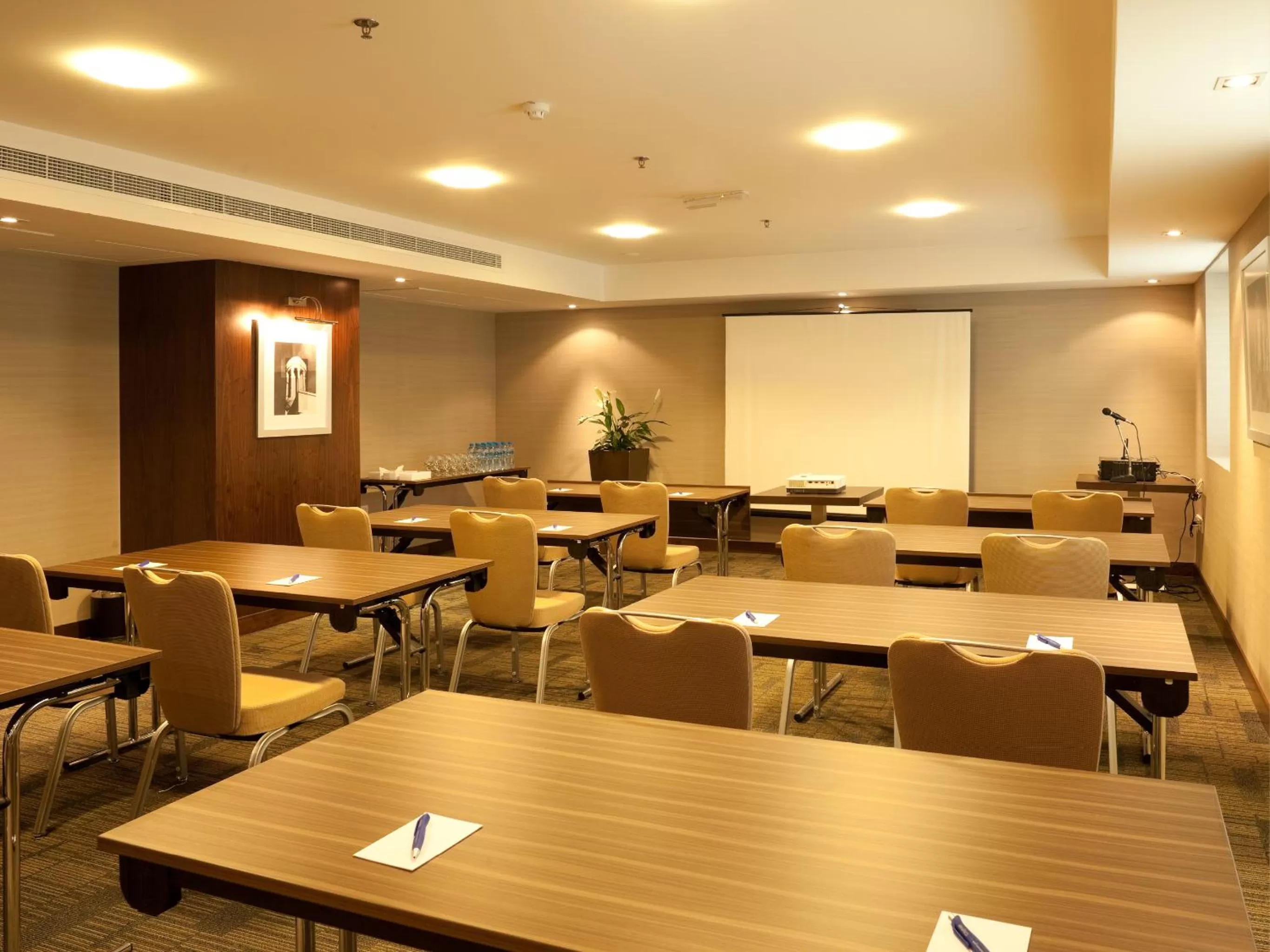 Business facilities in Citymax Sharjah