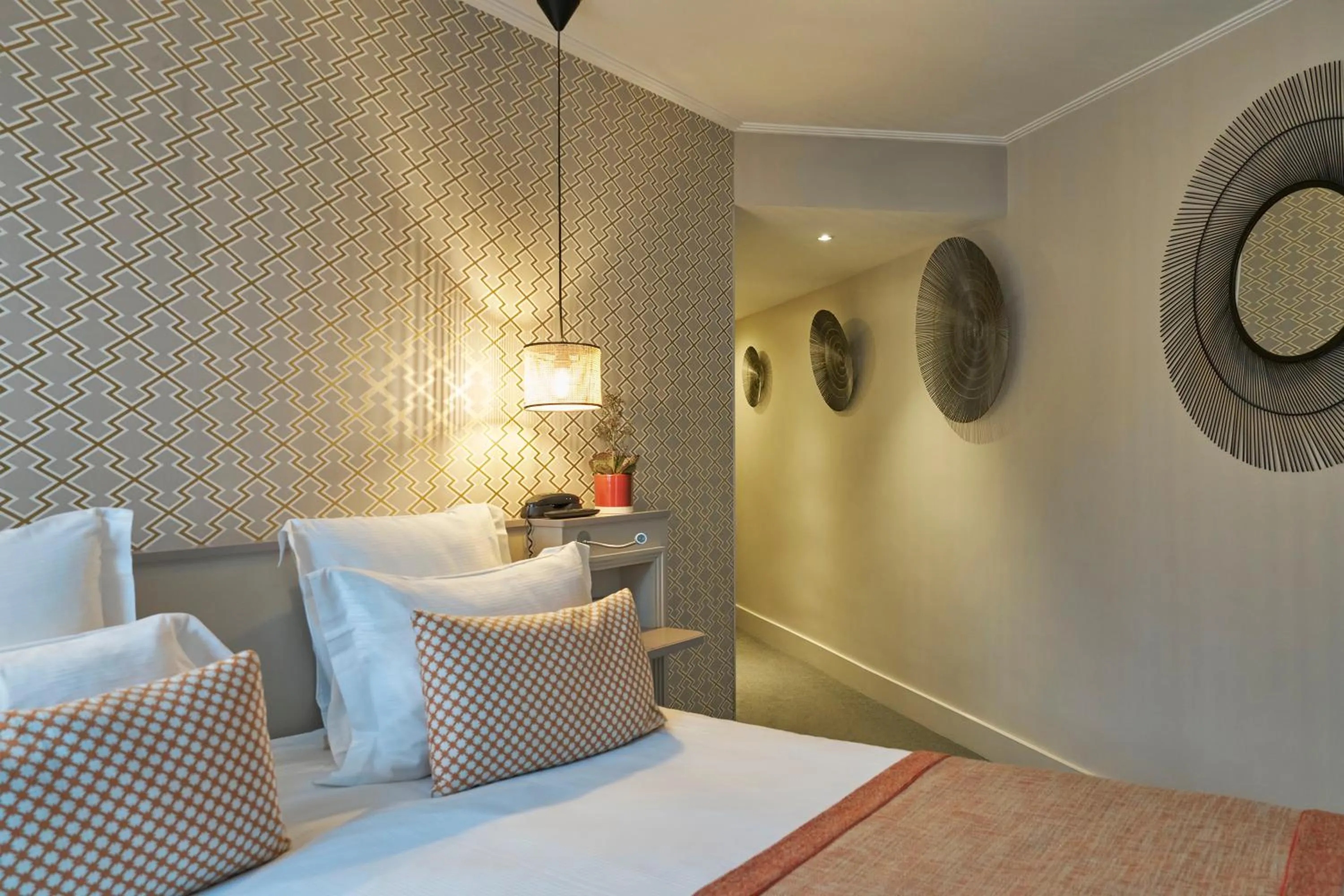 Bedroom, Bed in Hôtel Vic Eiffel