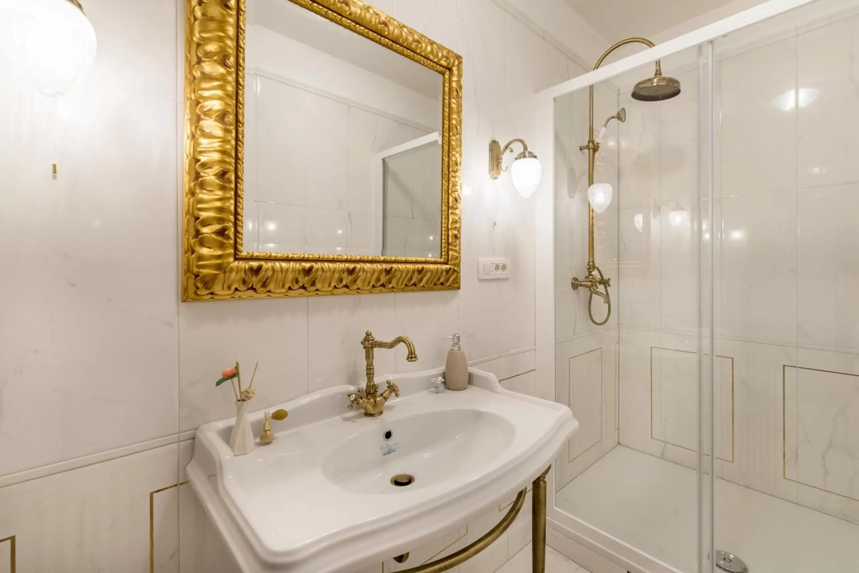 Deluxe King Room with City View in Central Square Heritage Hotel Deluxe King Room with City View in Central Square Heritage Hotel