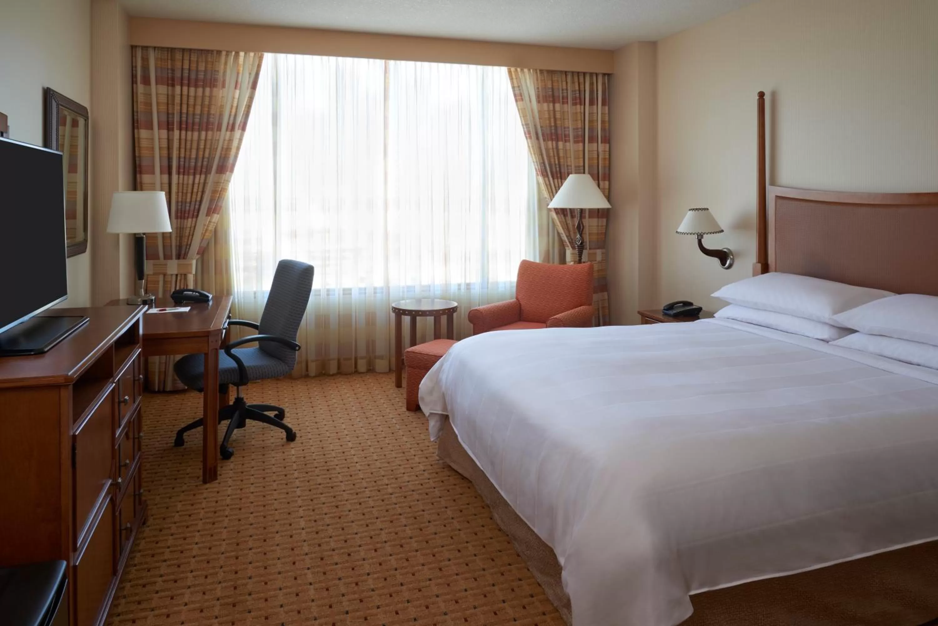 Photo of the whole room, Bed in River Cree Resort & Casino