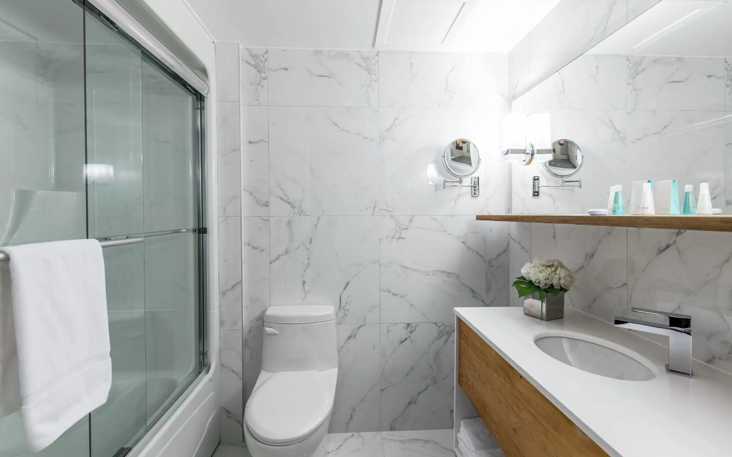 Bathroom in Hotel de la Rive