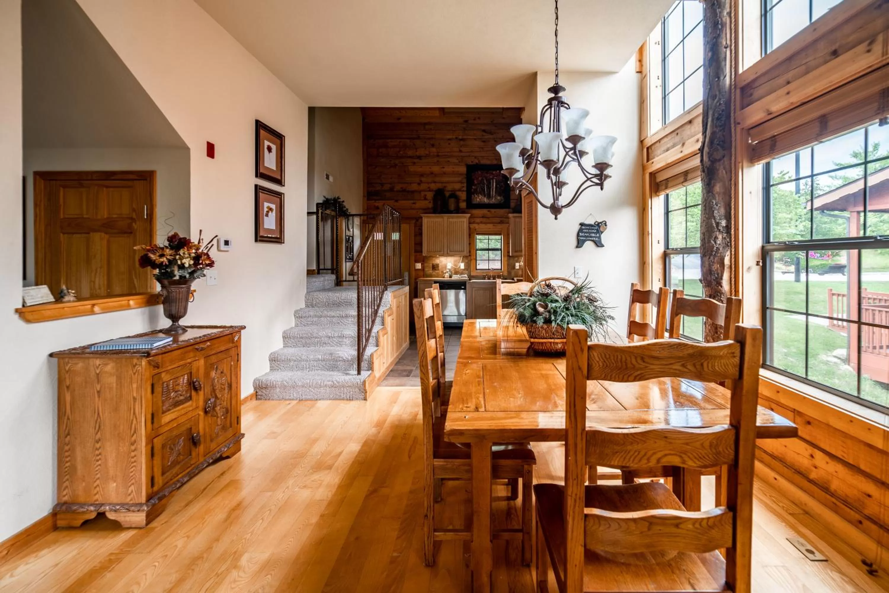 Dining area in Cabins at Grand Mountain
