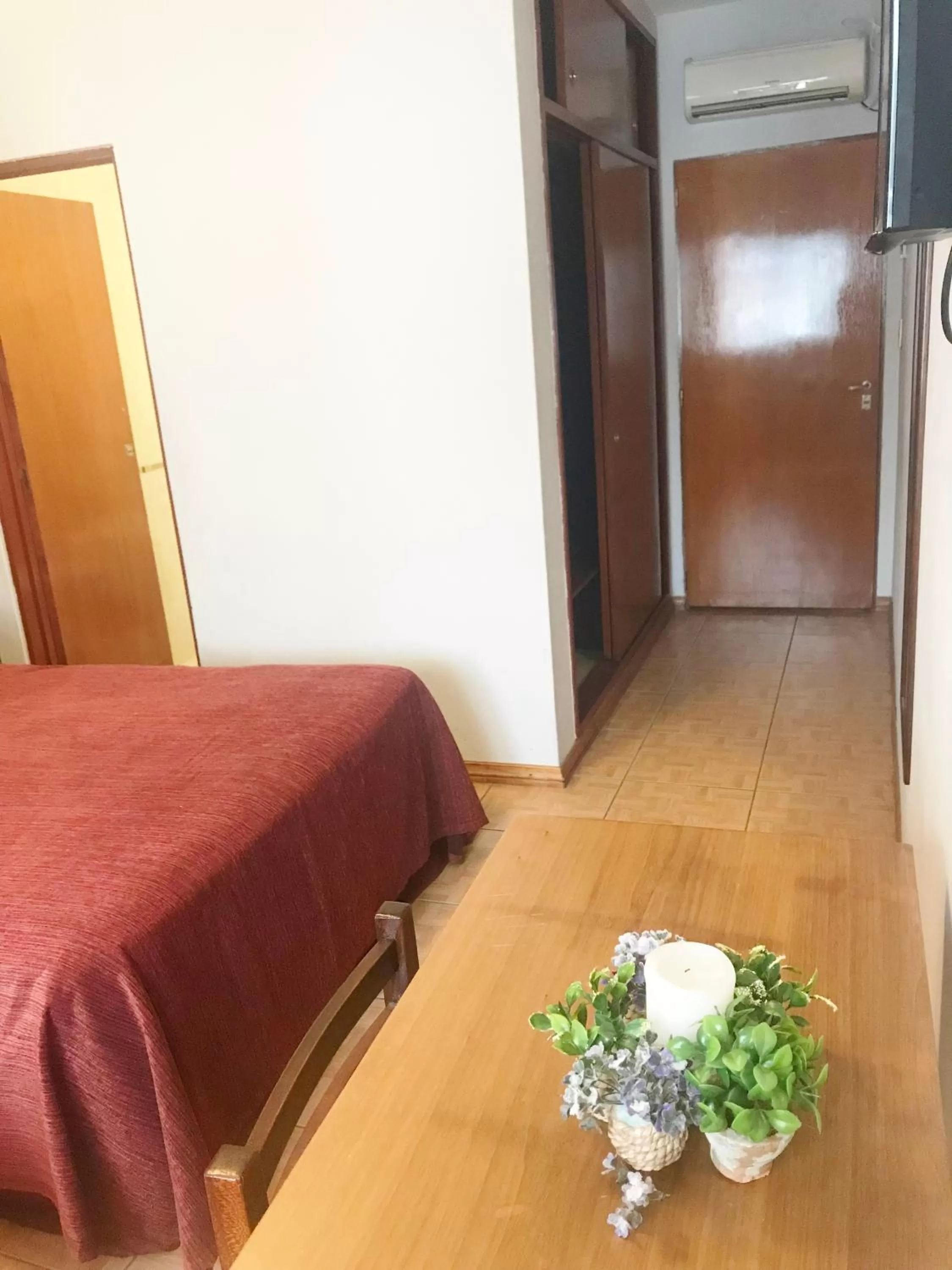 Photo of the whole room in Hotel Alcazar