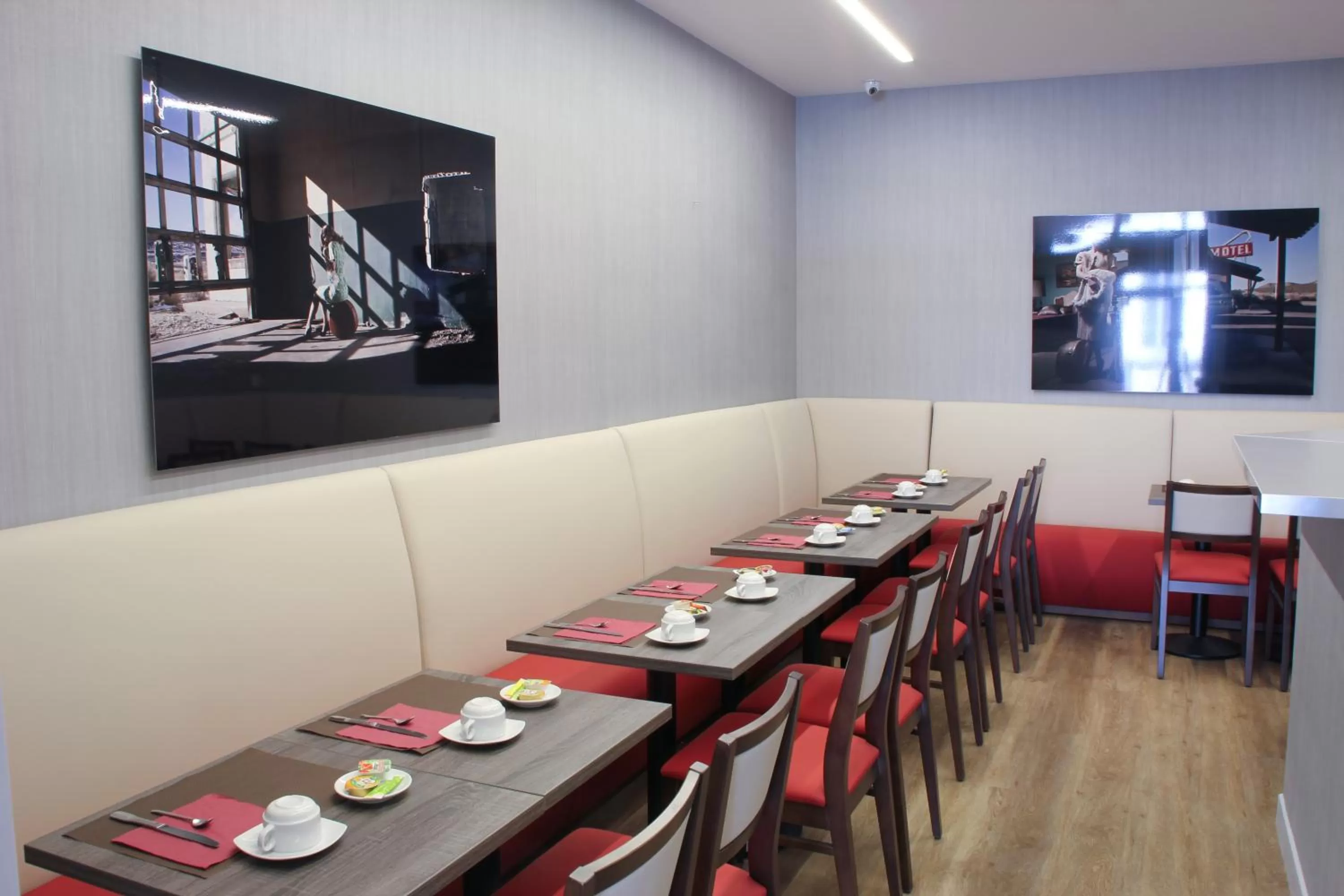 Restaurant/places to eat in Hôtel De France