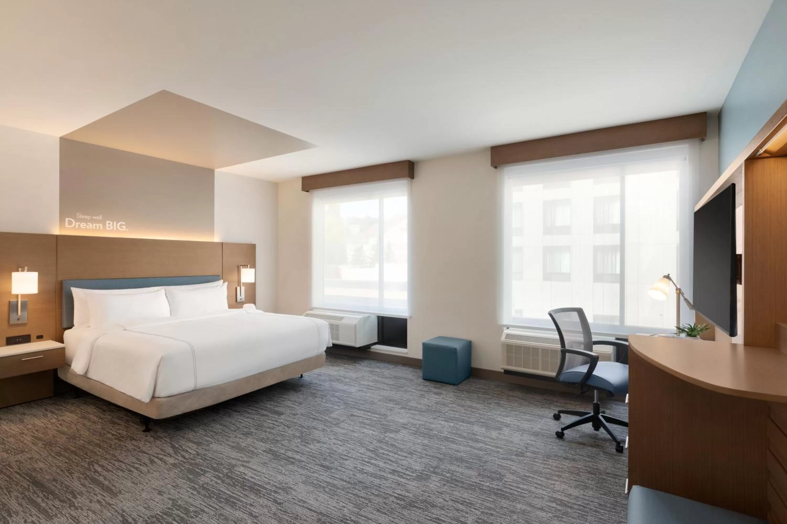 Photo of the whole room, Bed in EVEN Hotel Rochester - Mayo Clinic Area by IHG