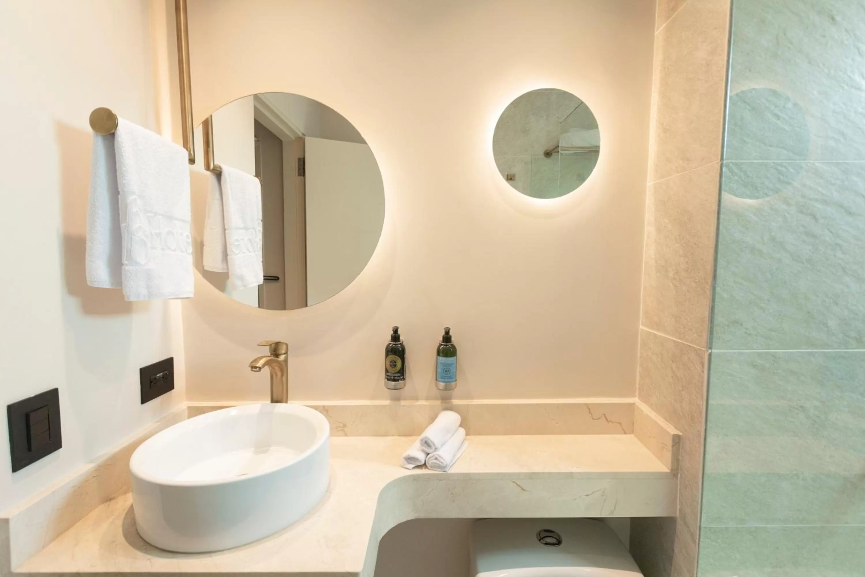 Bathroom in 1616 Hotel